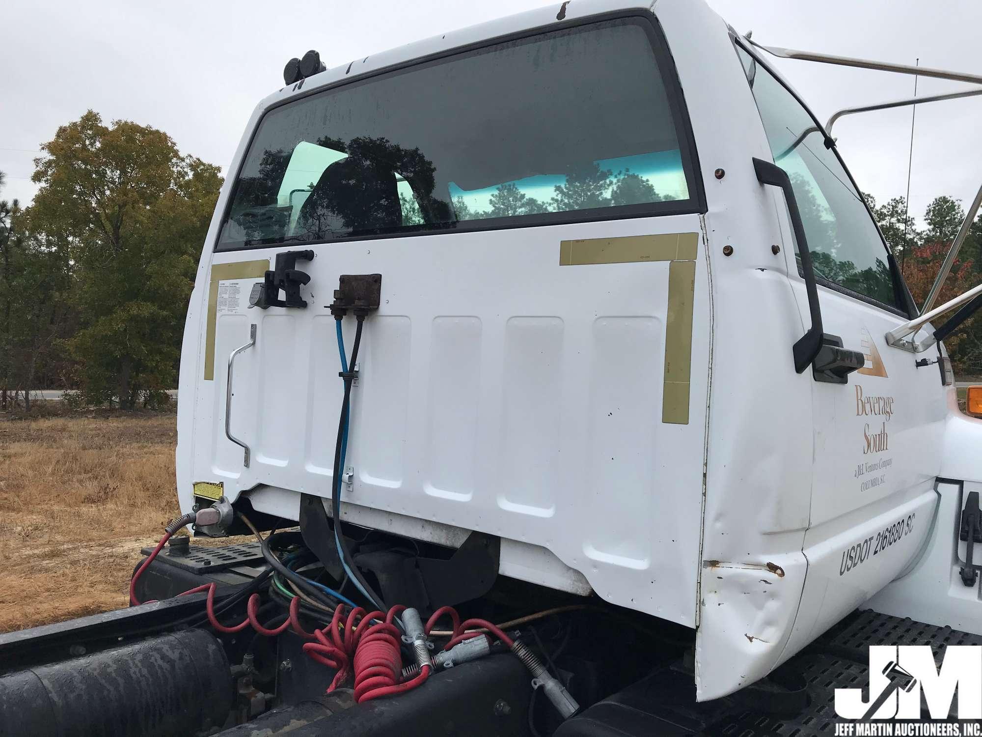 2002 GMC C7 VIN: 1GDM7H1C52J502483 SINGLE AXLE DAY CAB TRUCK TRACTOR