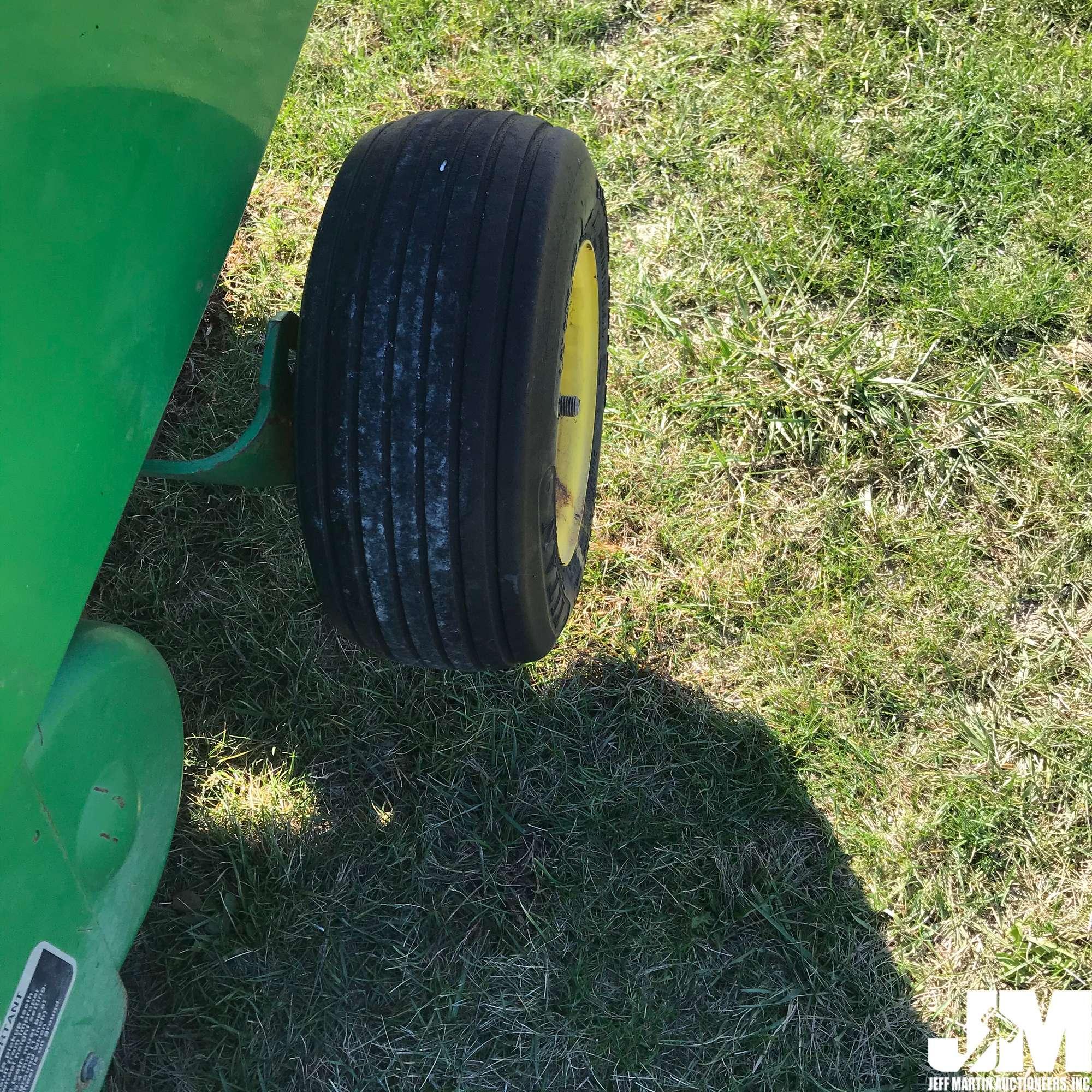 2000 JOHN DEERE ROUND BALER 566 SN: E00566X146096