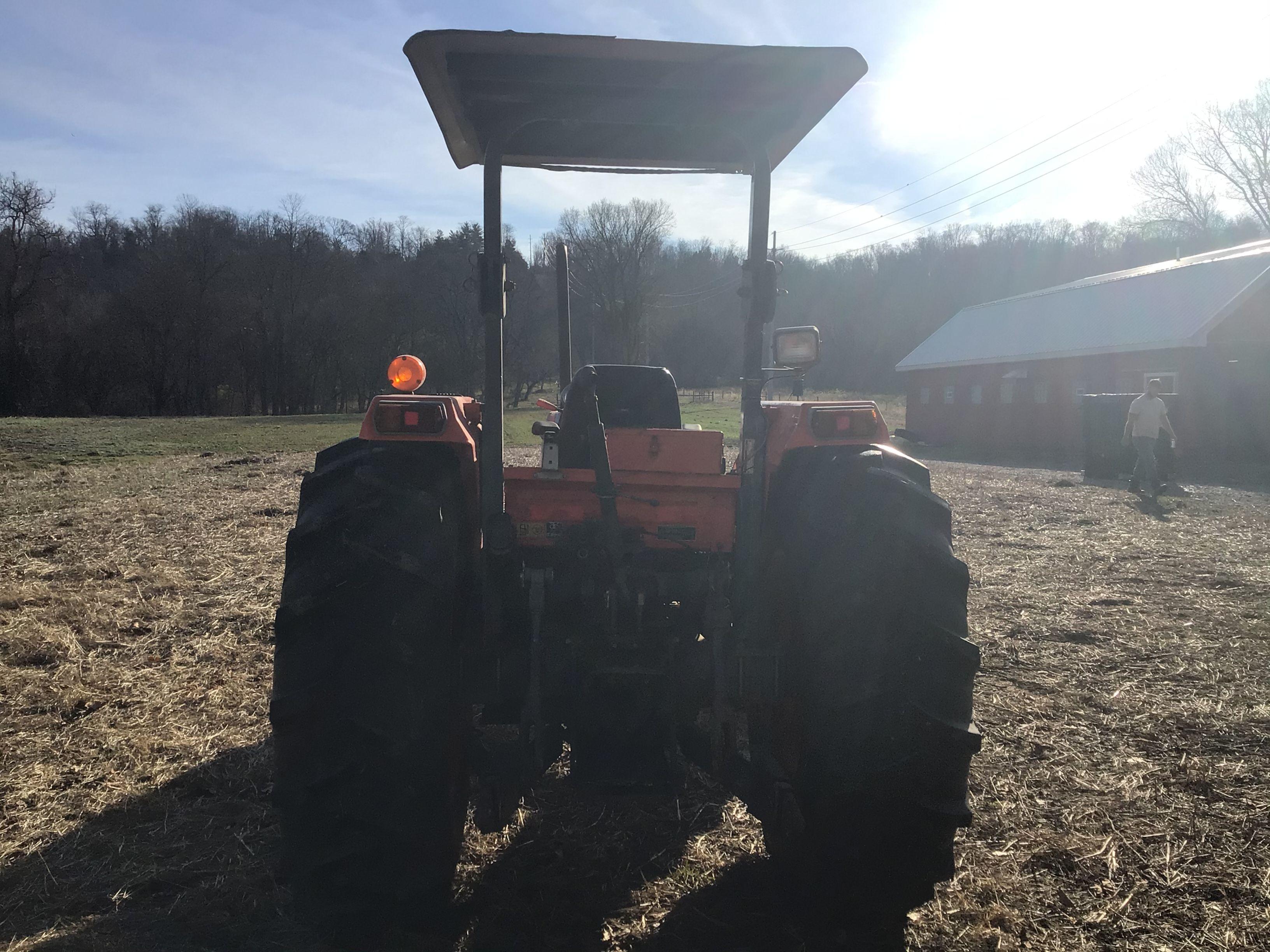 2005 KUBOTA M9000 4X4 TRACTOR SN: 66049