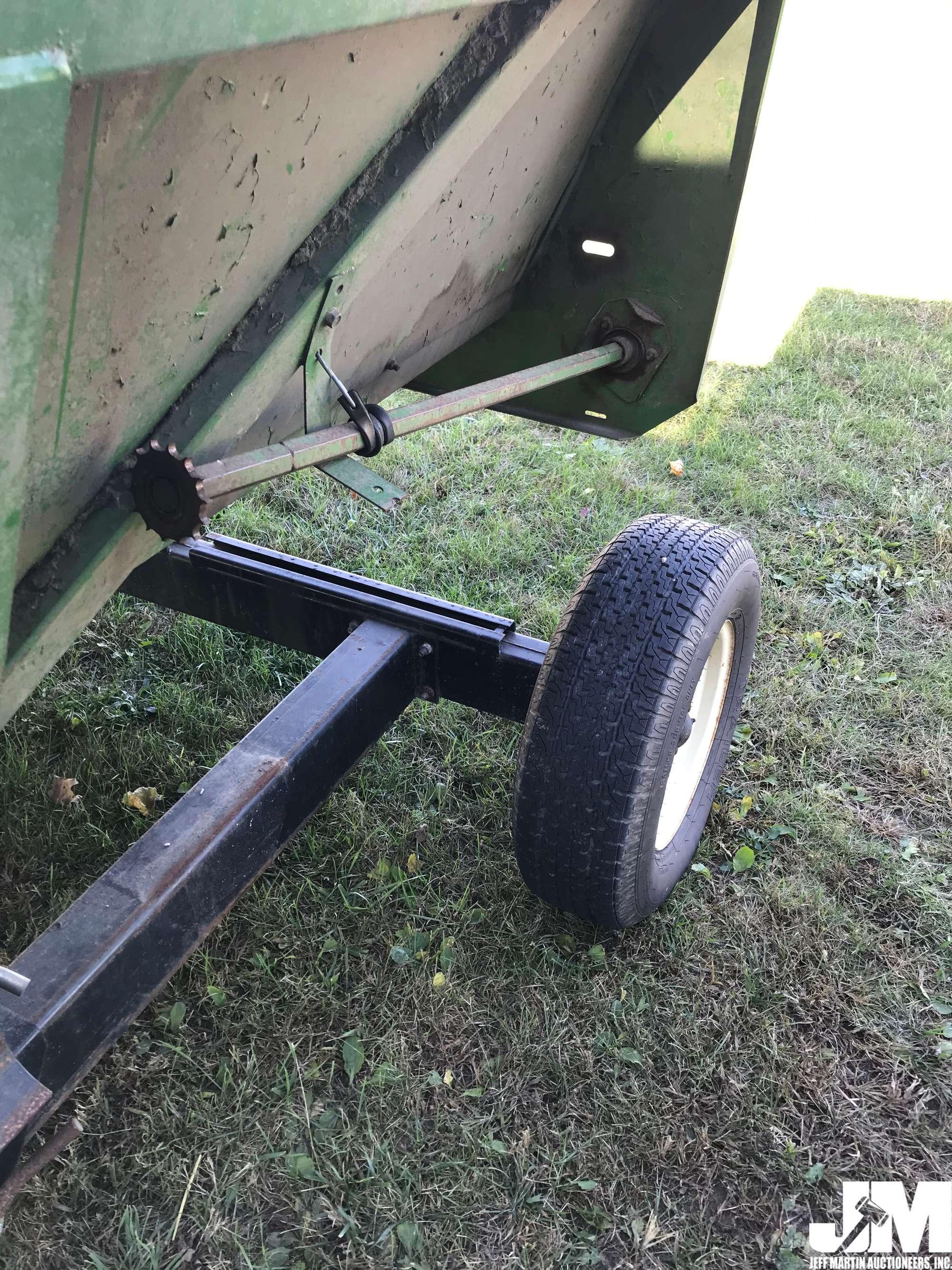 JOHN DEERE 643 COMBINE CORN HEAD