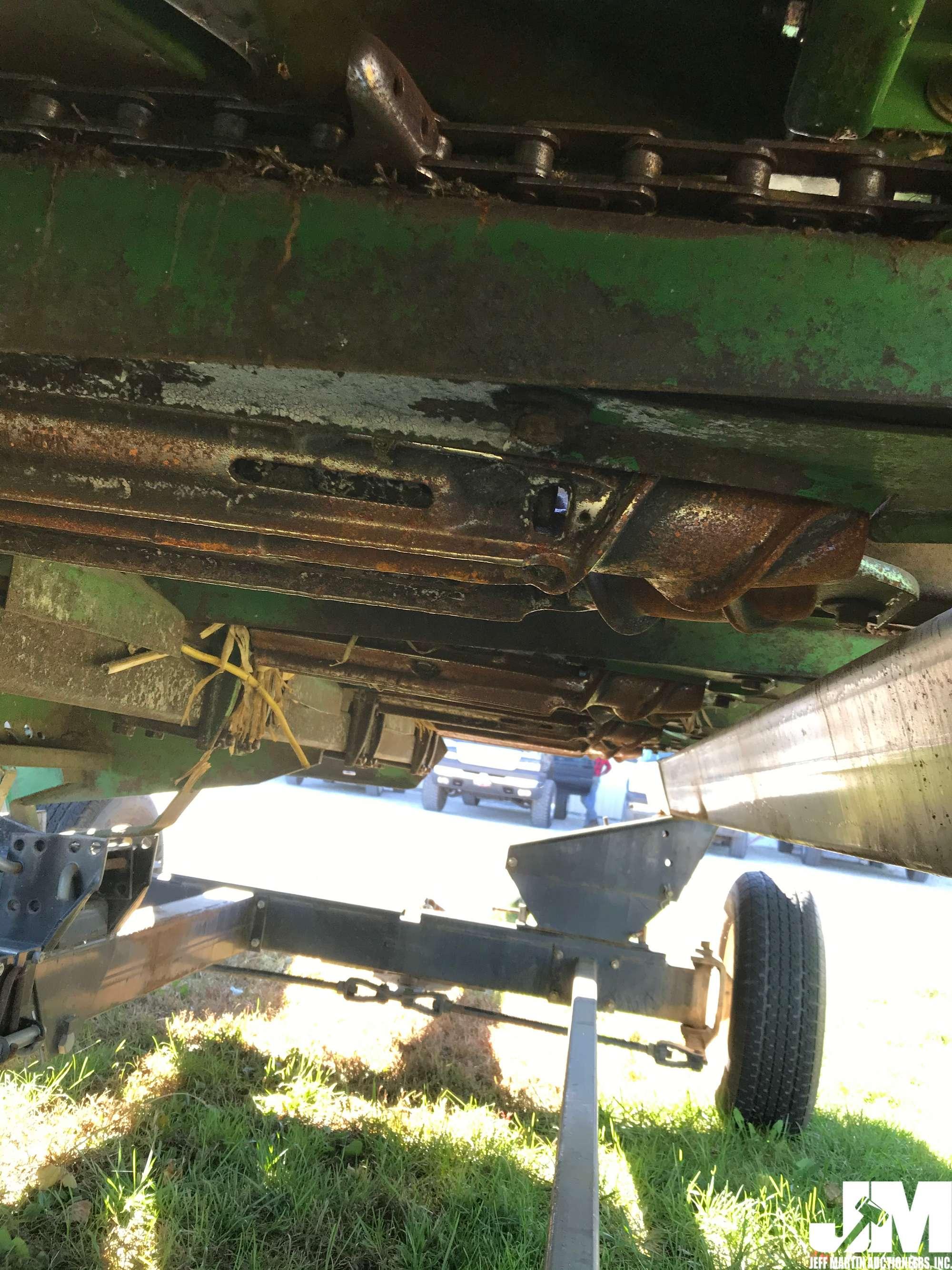 JOHN DEERE 643 COMBINE CORN HEAD