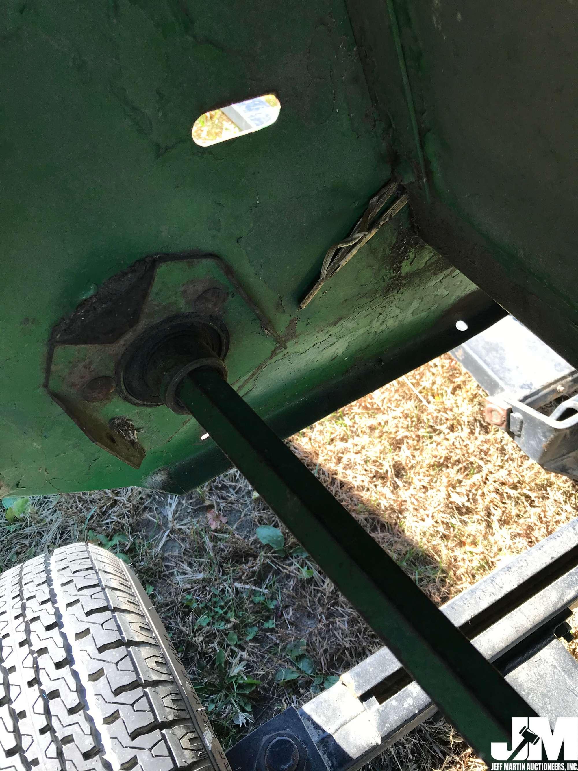 JOHN DEERE 643 COMBINE CORN HEAD