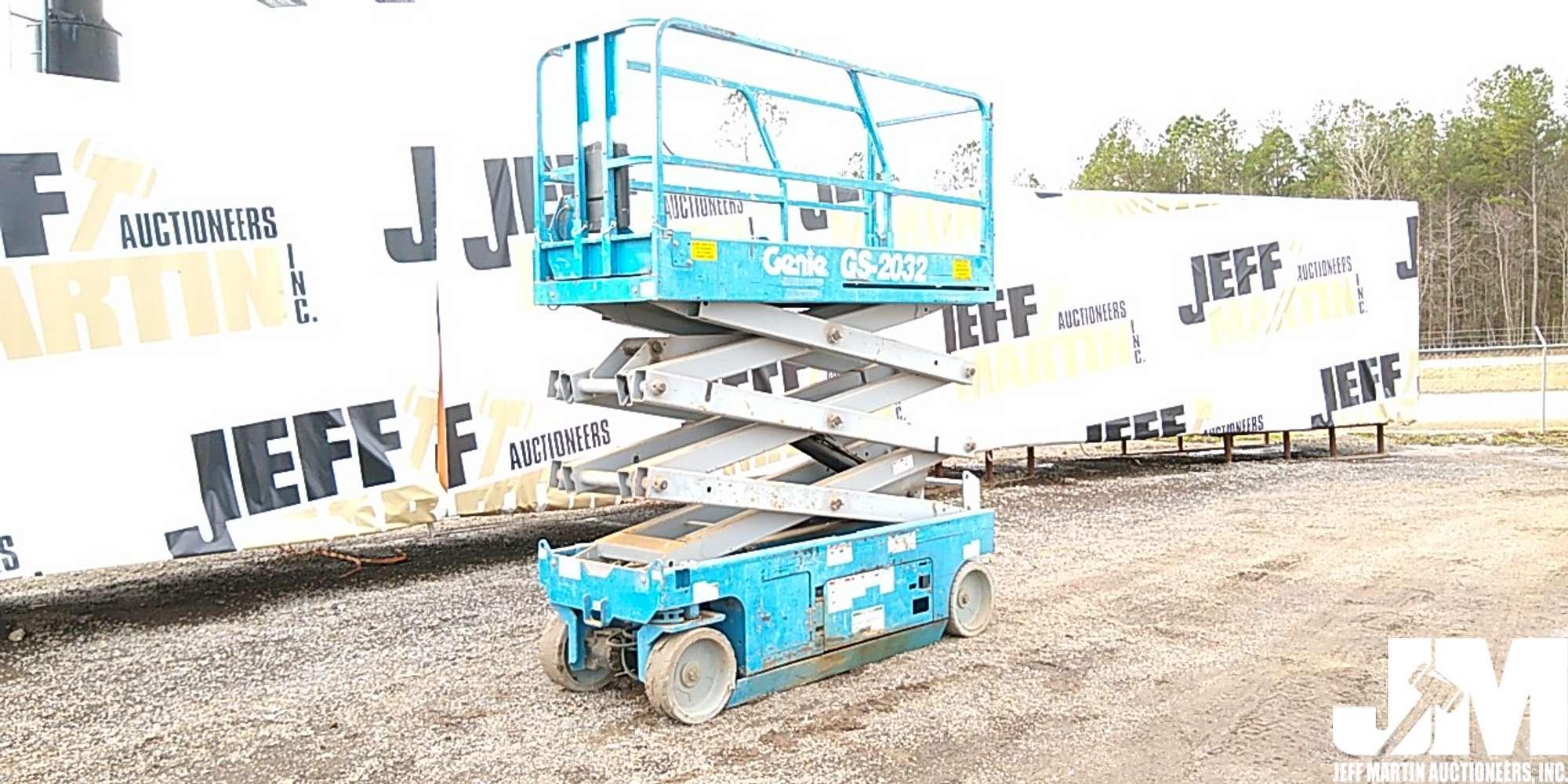 2013 GENIE GS2032 20' SCISSOR LIFT SN: GS3213A-113142