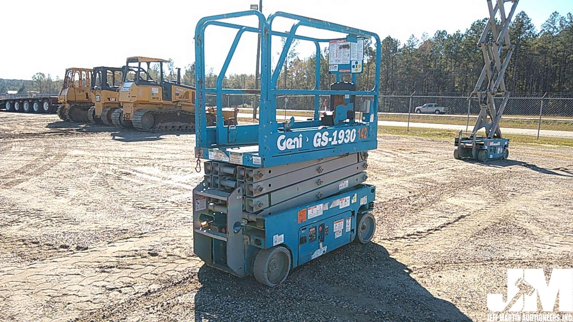 2013 GENIE GS-1930 19' SCISSOR LIFT SN: GS3013A-118249