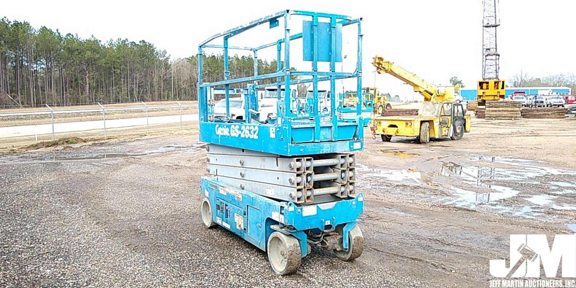 2013 GENIE GS2632 26' SCISSOR LIFT SN: GS3213A-117335