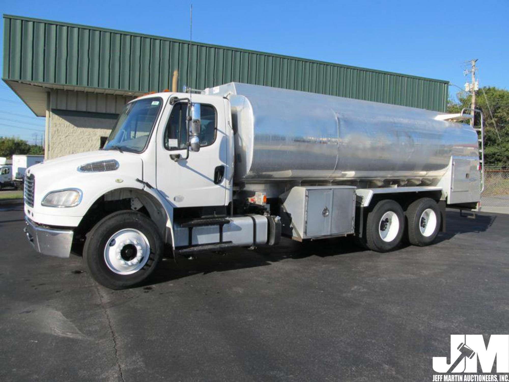 2014 FREIGHTLINER M2 VIN: 1FVHCYCY1EHFS6034 T/A FUEL & LUBE TRUCK