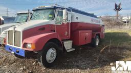 1999 KENWORTH T300 VIN: 3BKMHZ7X9XF793219 SINGLE AXLE FUEL & LUBE TRUCK