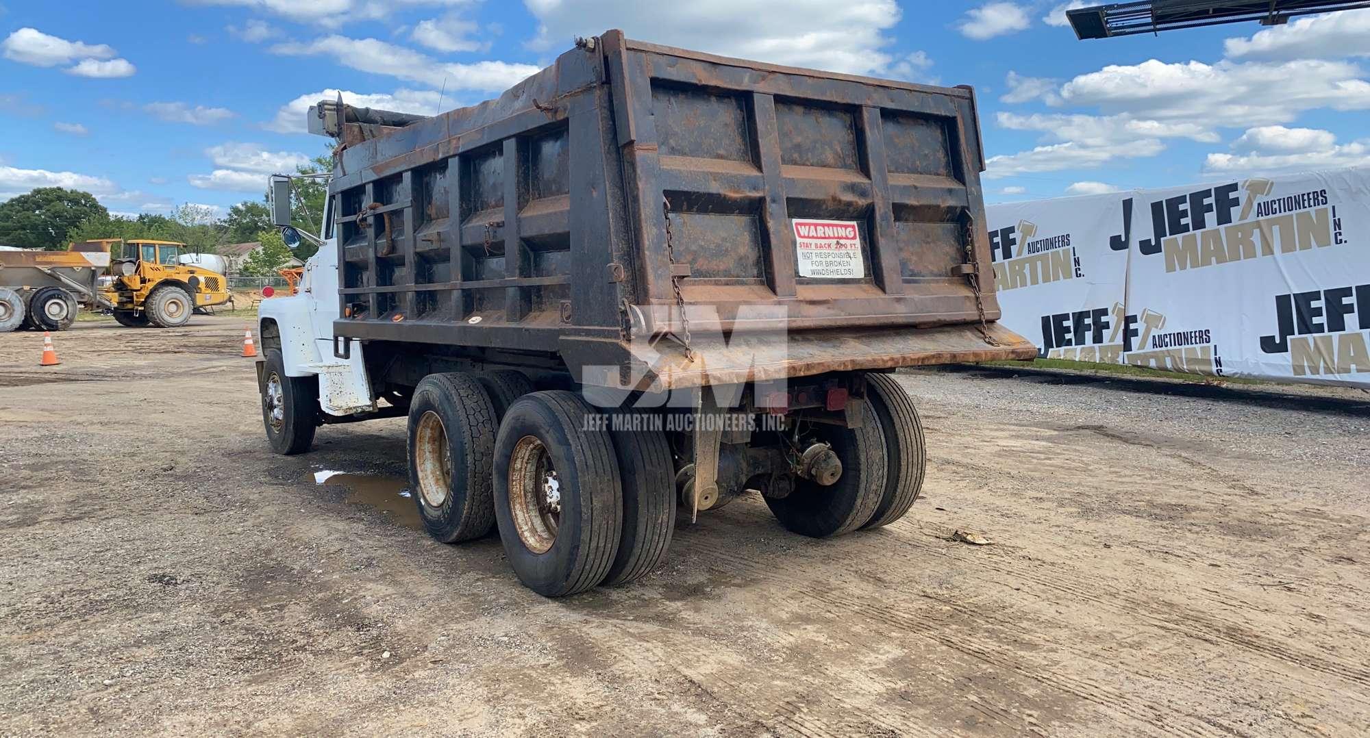 1989 FORD LT8000 TANDEM AXLE DUMP TRUCK VIN: 1FDYU82A4KVA18482