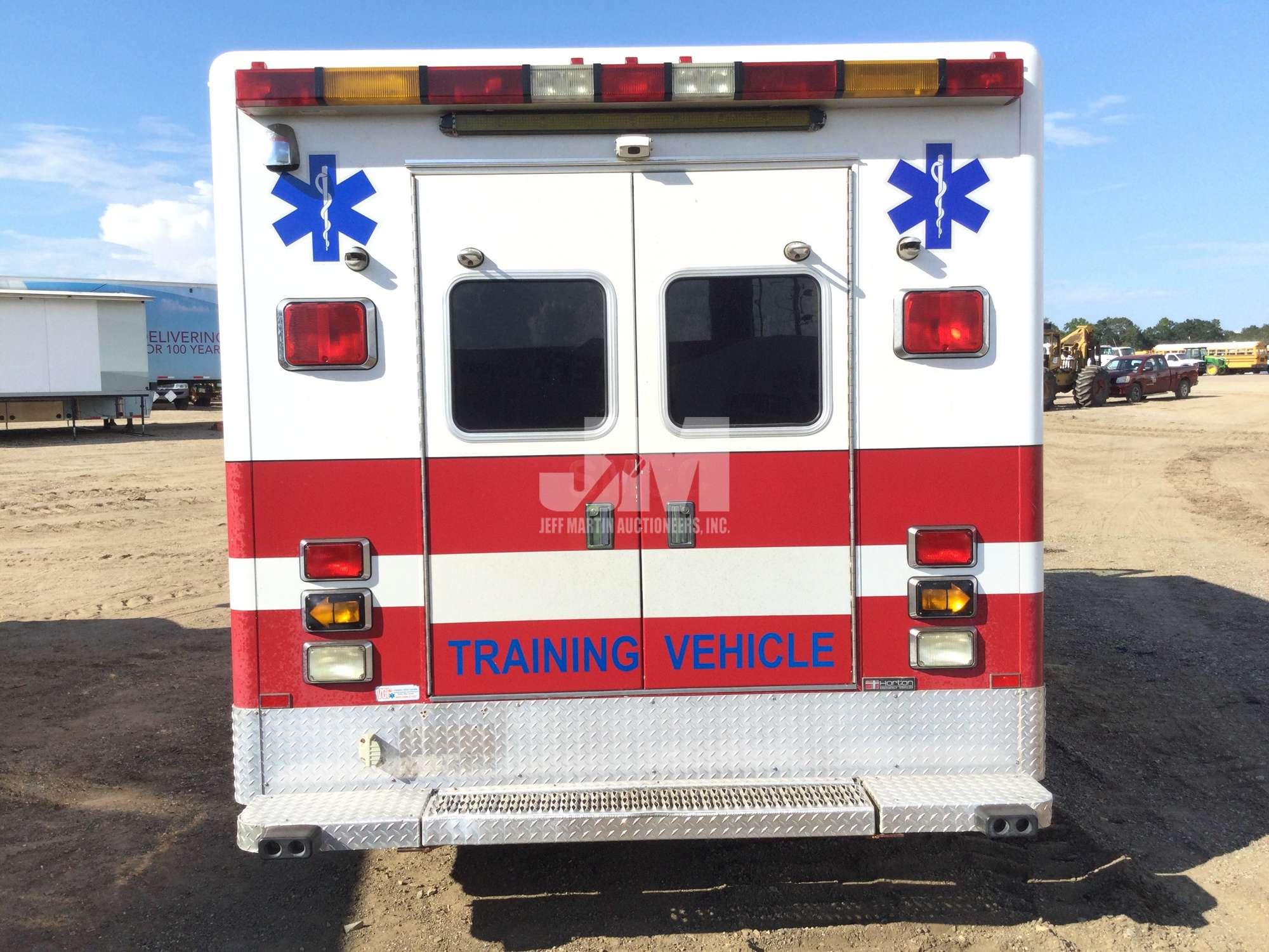 2002 FORD E-450 VIN: 1FDXE45F82HA11493 S AMBULANCE