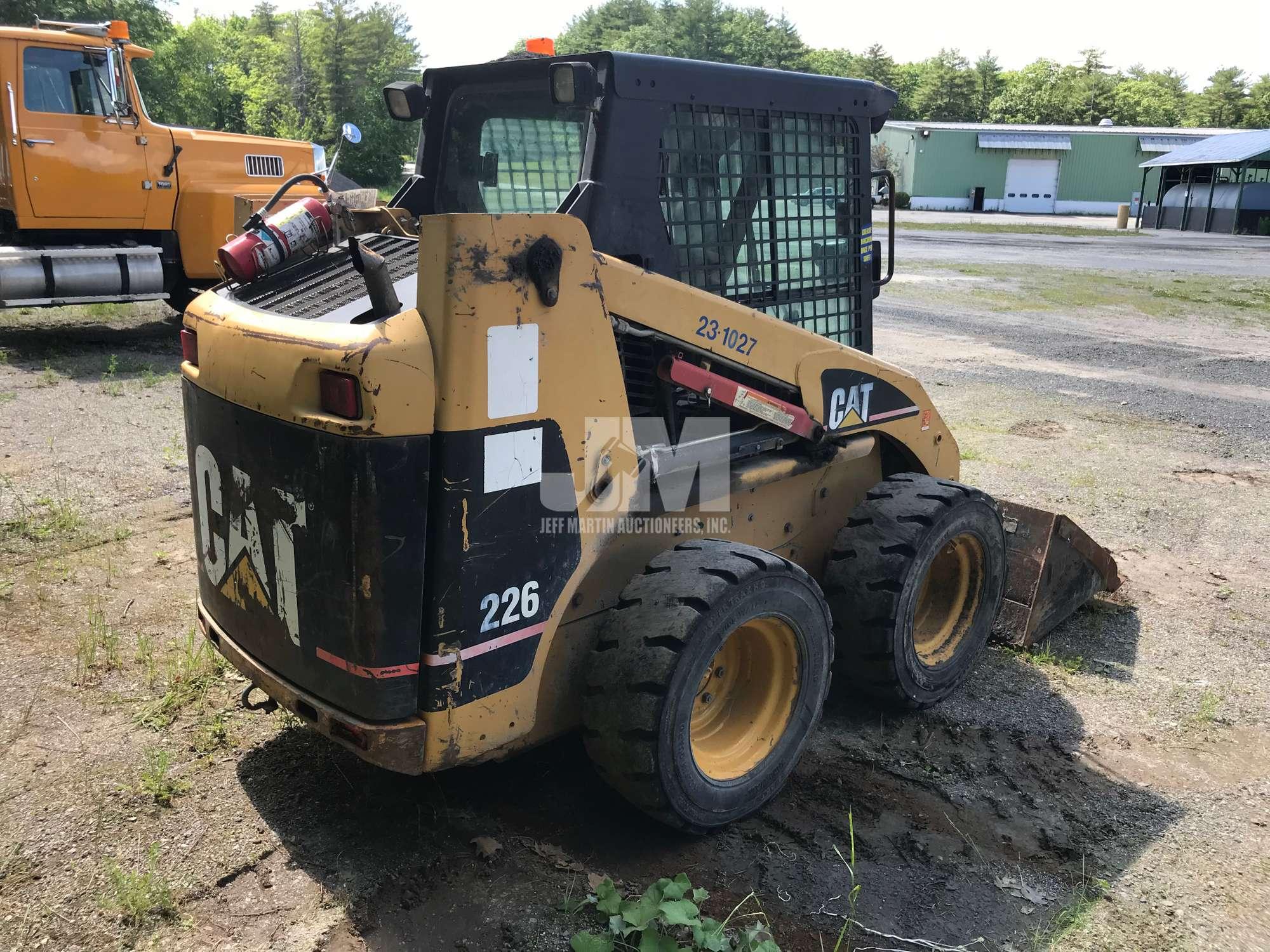 2000 CATERPILLAR 226 SKID STEER SN: 5FZ2062 CAB