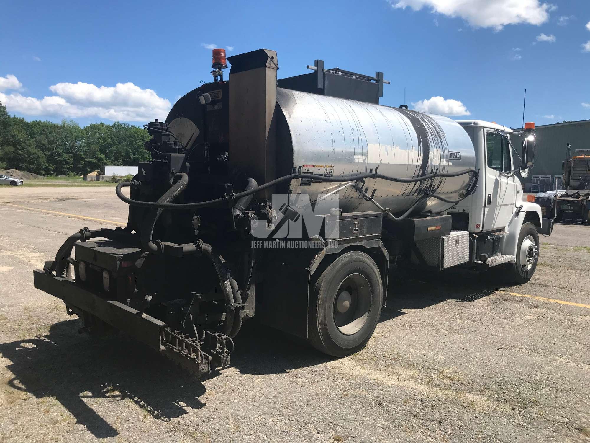 2001 FREIGHTLINER FL70 VIN: 1FVABTBV21DH31605 ASPHALT DISTRIBUTOR TRUCK