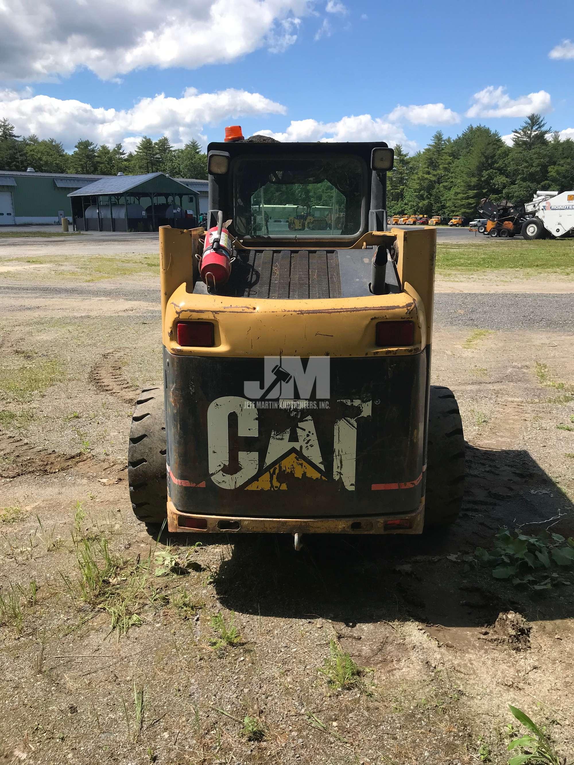 2000 CATERPILLAR 226 SKID STEER SN: 5FZ2062 CAB