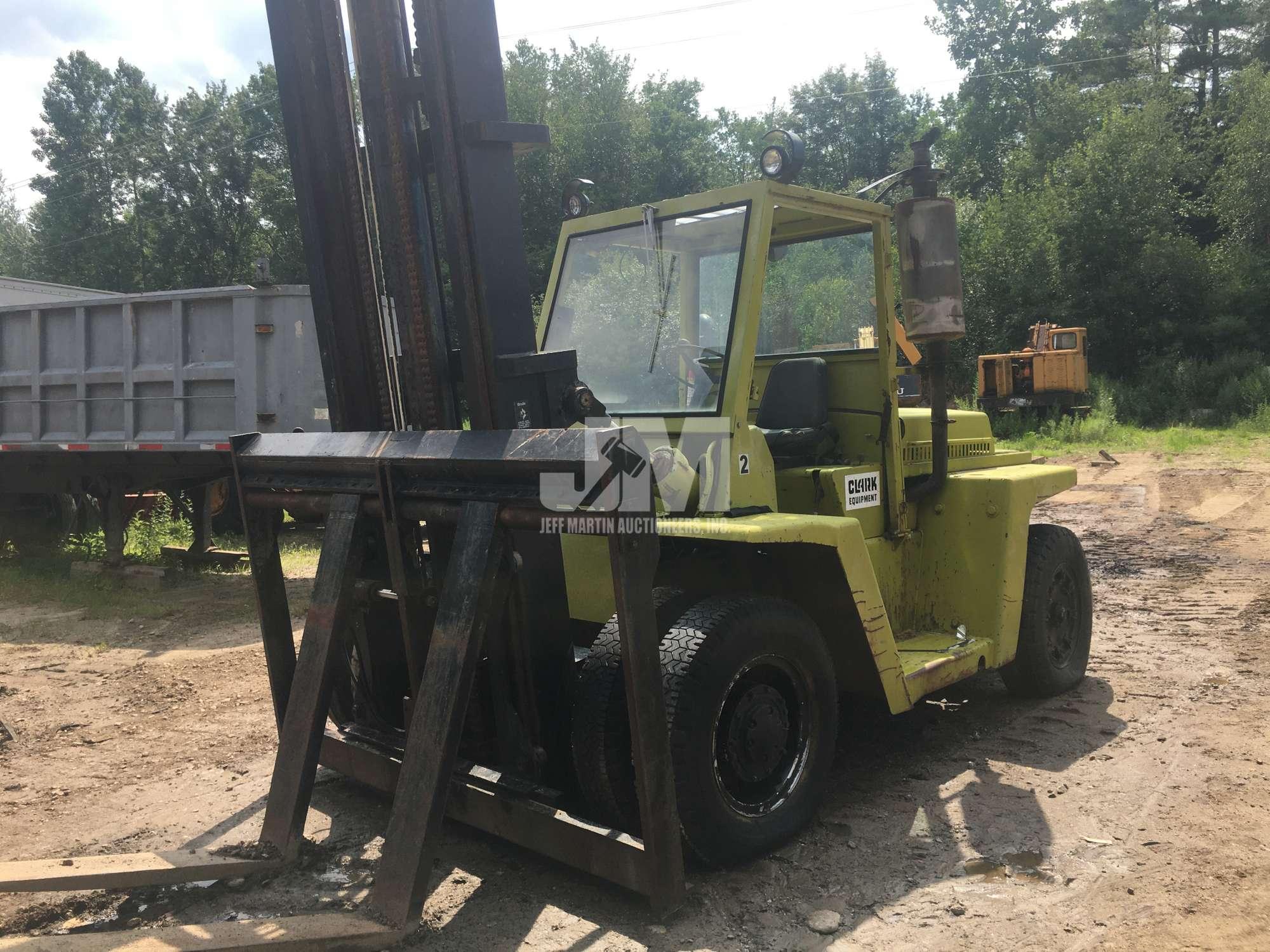 CLARK CHY160D ROUGH TERRAIN FORKLIFT SN: CHY1425222156