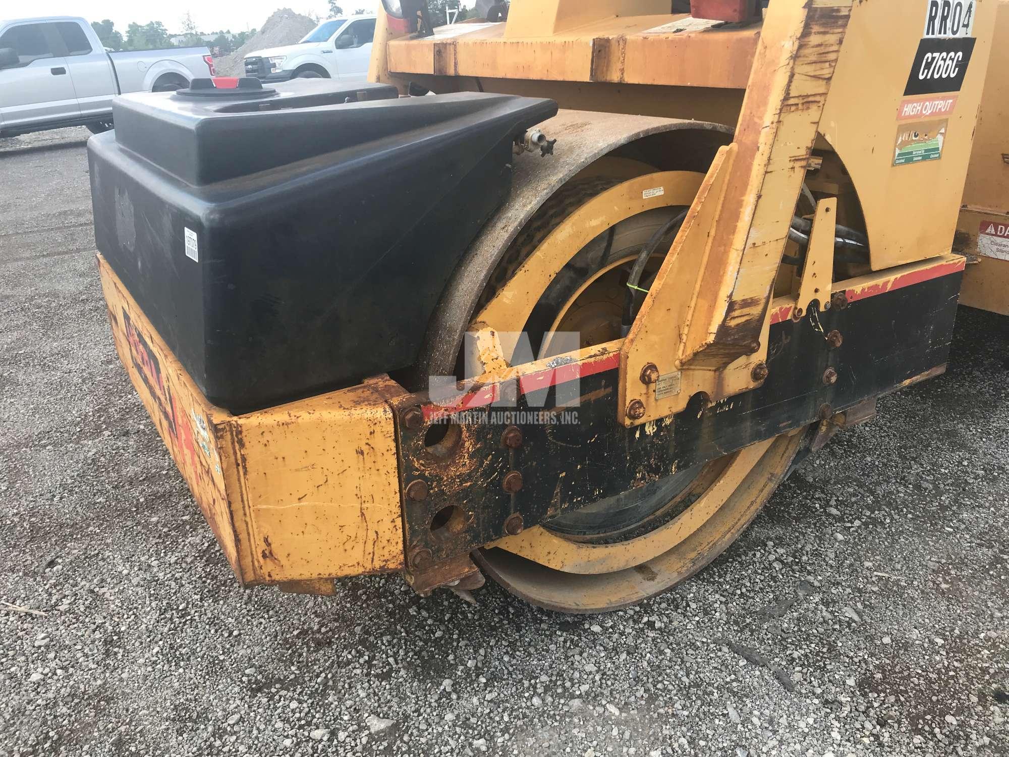 2000 HYPAC C766C TANDEM VIBRATORY ROLLER SN: 109C20902396