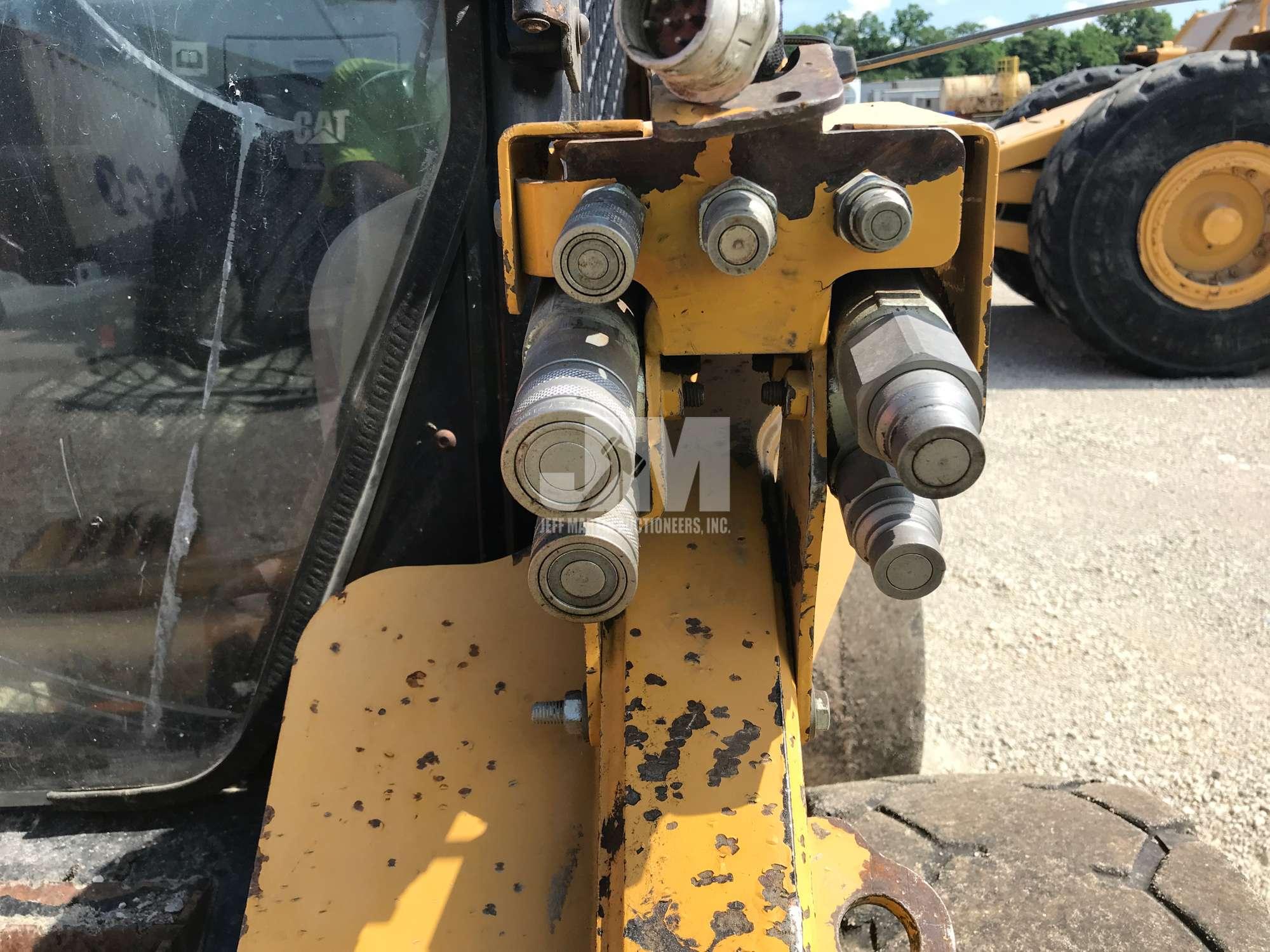 2011 CATERPILLAR 246C C3S3X SKID STEER SN: CAT0246CPJAY04697 CAB