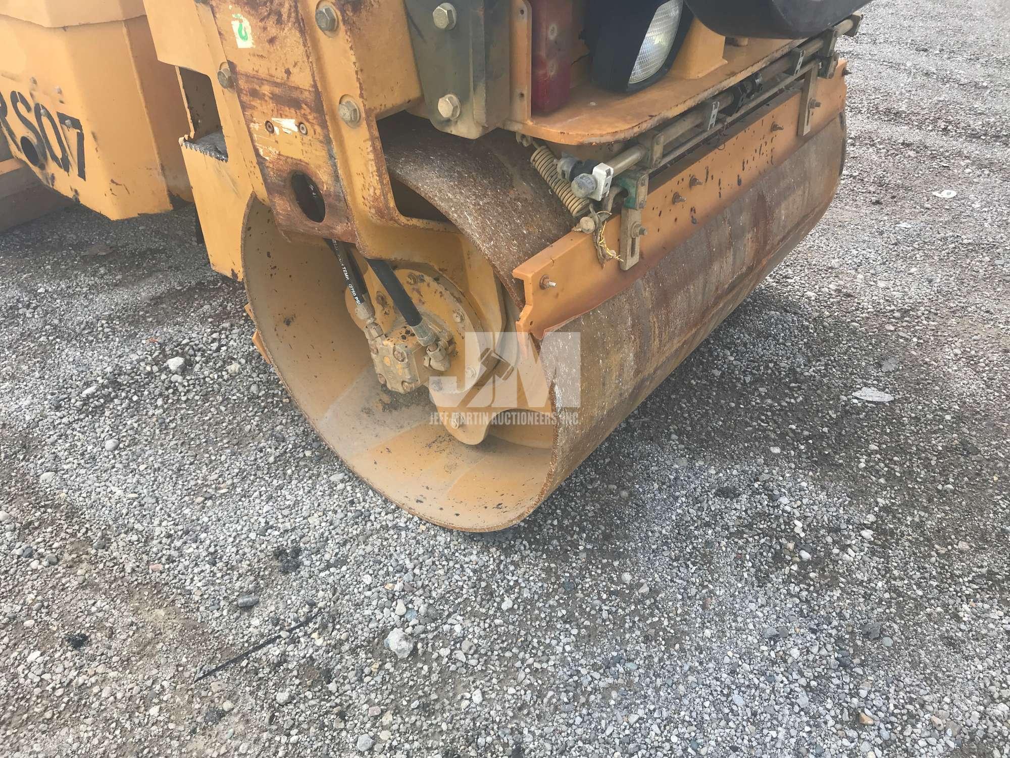 2008 CATERPILLAR CB24 TANDEM VIBRATORY ROLLER SN: 24000139