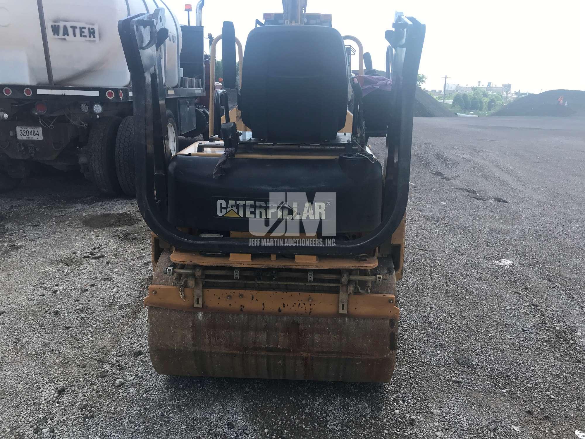 2008 CATERPILLAR CB24 TANDEM VIBRATORY ROLLER SN: 24000139