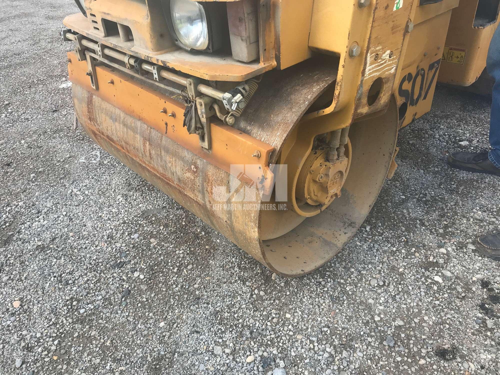 2008 CATERPILLAR CB24 TANDEM VIBRATORY ROLLER SN: 24000139