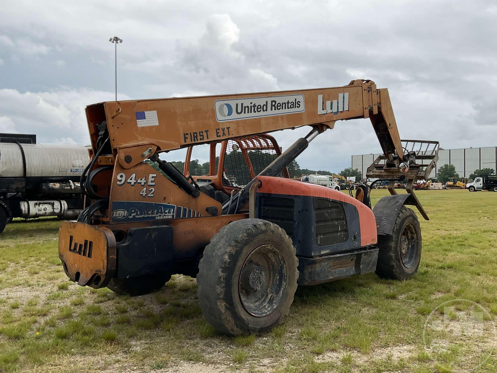 2003 LULL 944E-42 TELESCOPIC FORKLIFT SN: 19928