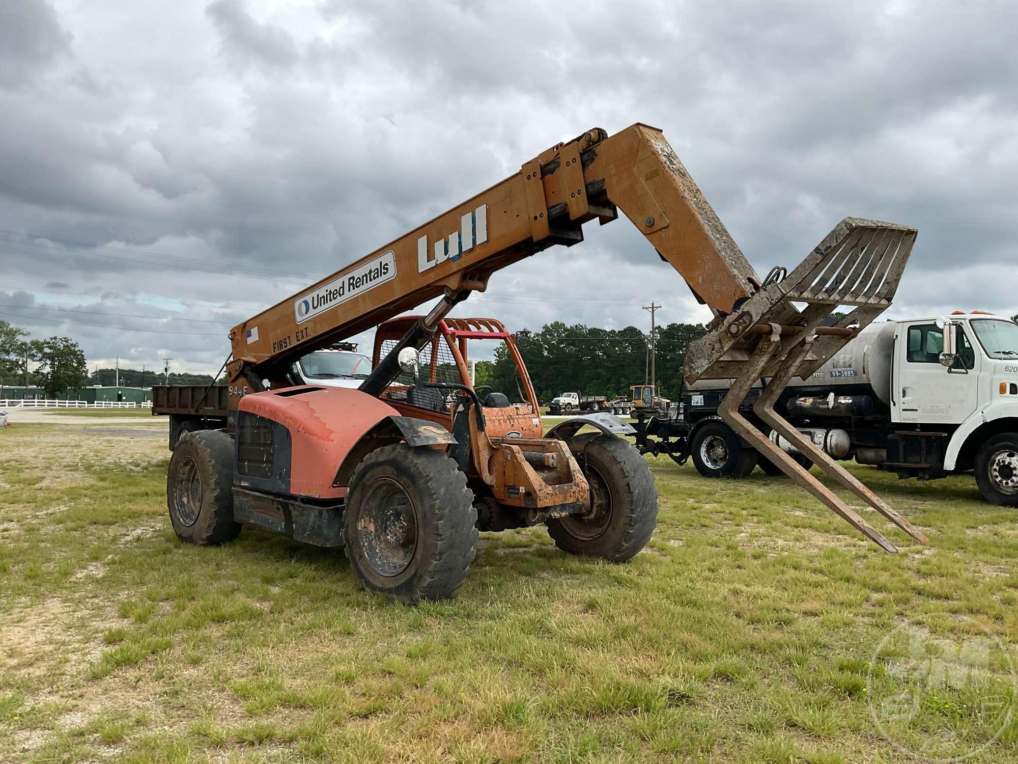 2003 LULL 944E-42 TELESCOPIC FORKLIFT SN: 19928