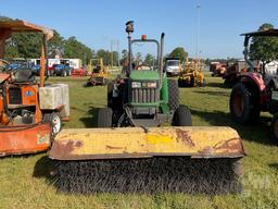 2007 JOHN DEERE 5225 SN: LV5225R323140 BROOM TRACTOR