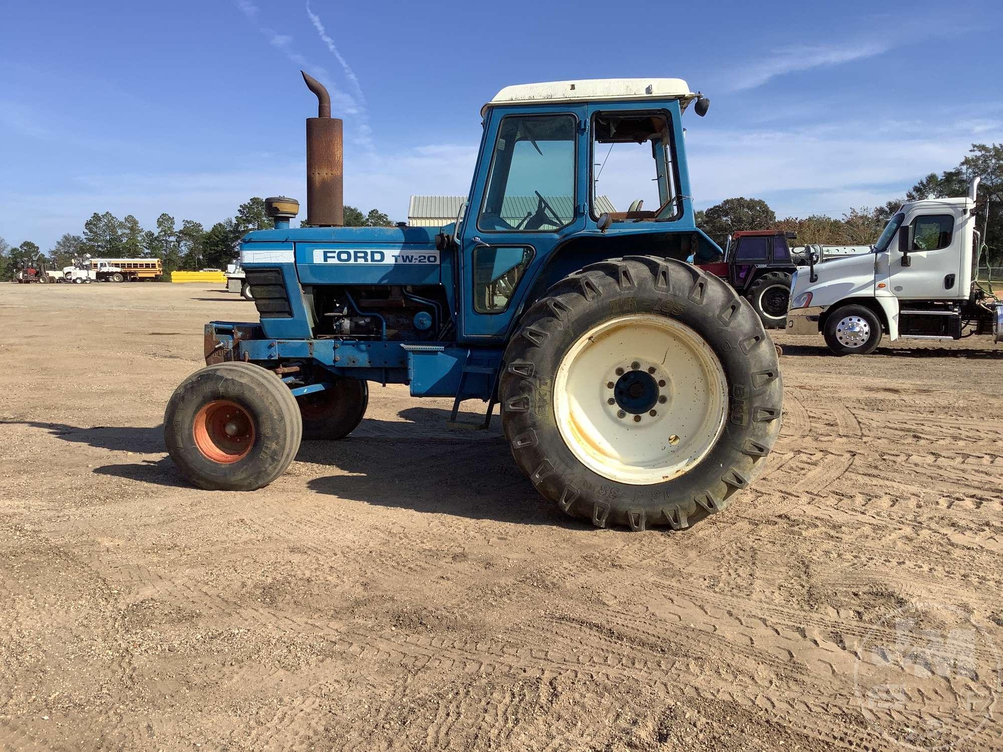 FORD TW-20 TRACTOR