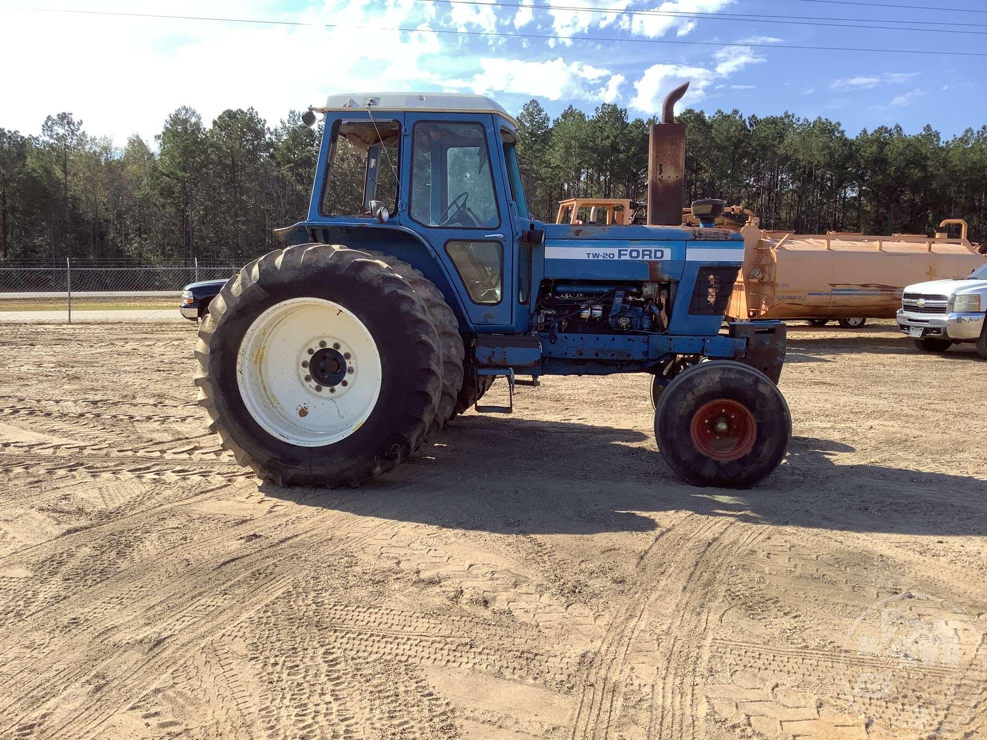 FORD TW-20 TRACTOR