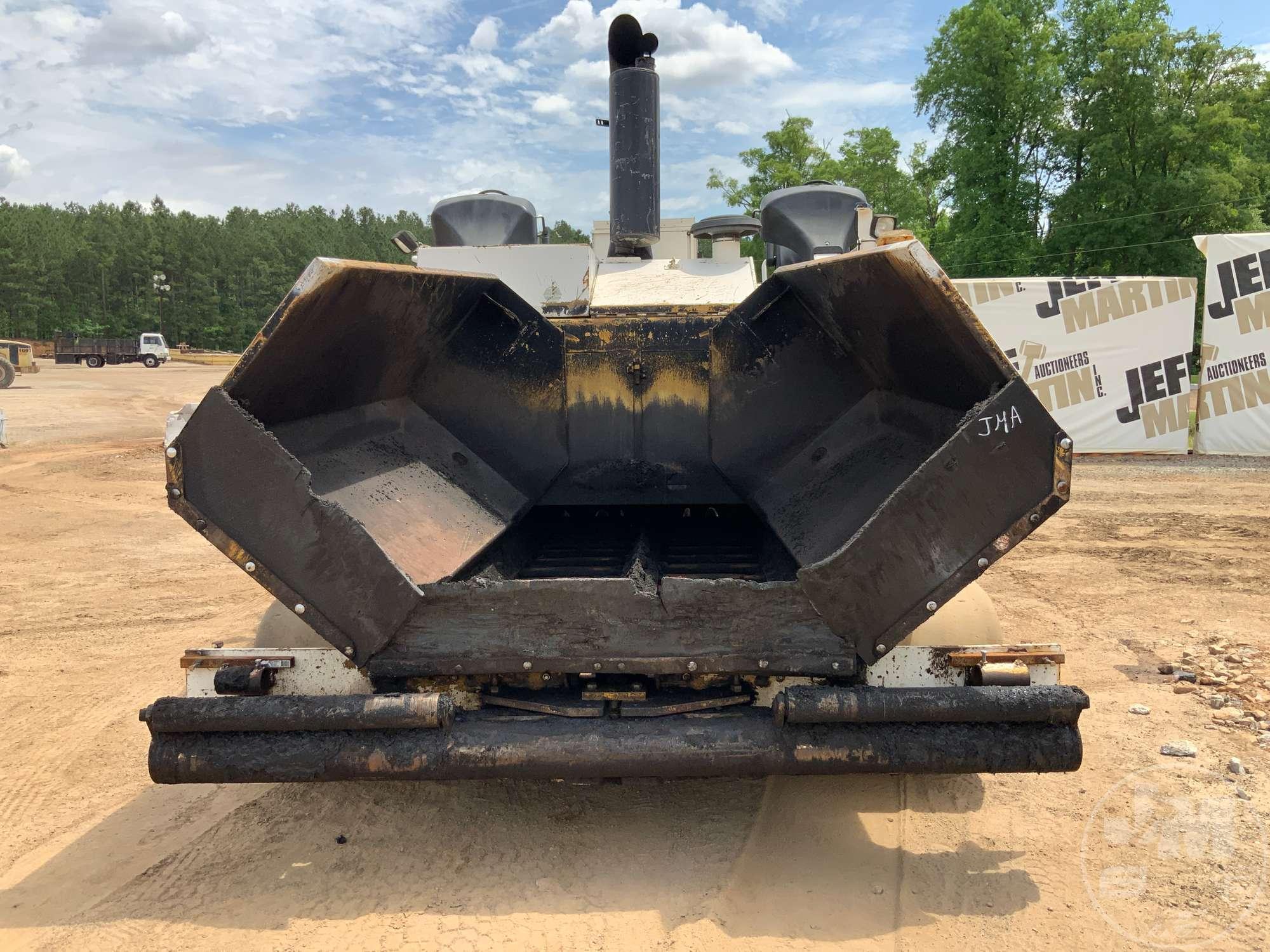 2009 CATERPILLAR AP1055D CRAWLER ASPHALT PAVER SN: FAC00682