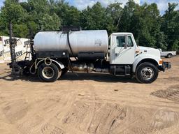 2001 INTERNATIONAL 4700 VIN: 1HTSCABN41H378861 SINGLE AXLE ASPHALT DISTRIBUTOR TRUCK