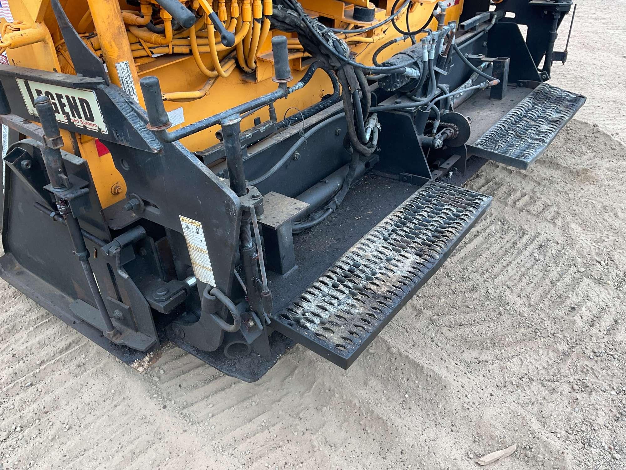 LEEBOY L 1000T RUBBER TIRE PAVER  SN: 1021407031087