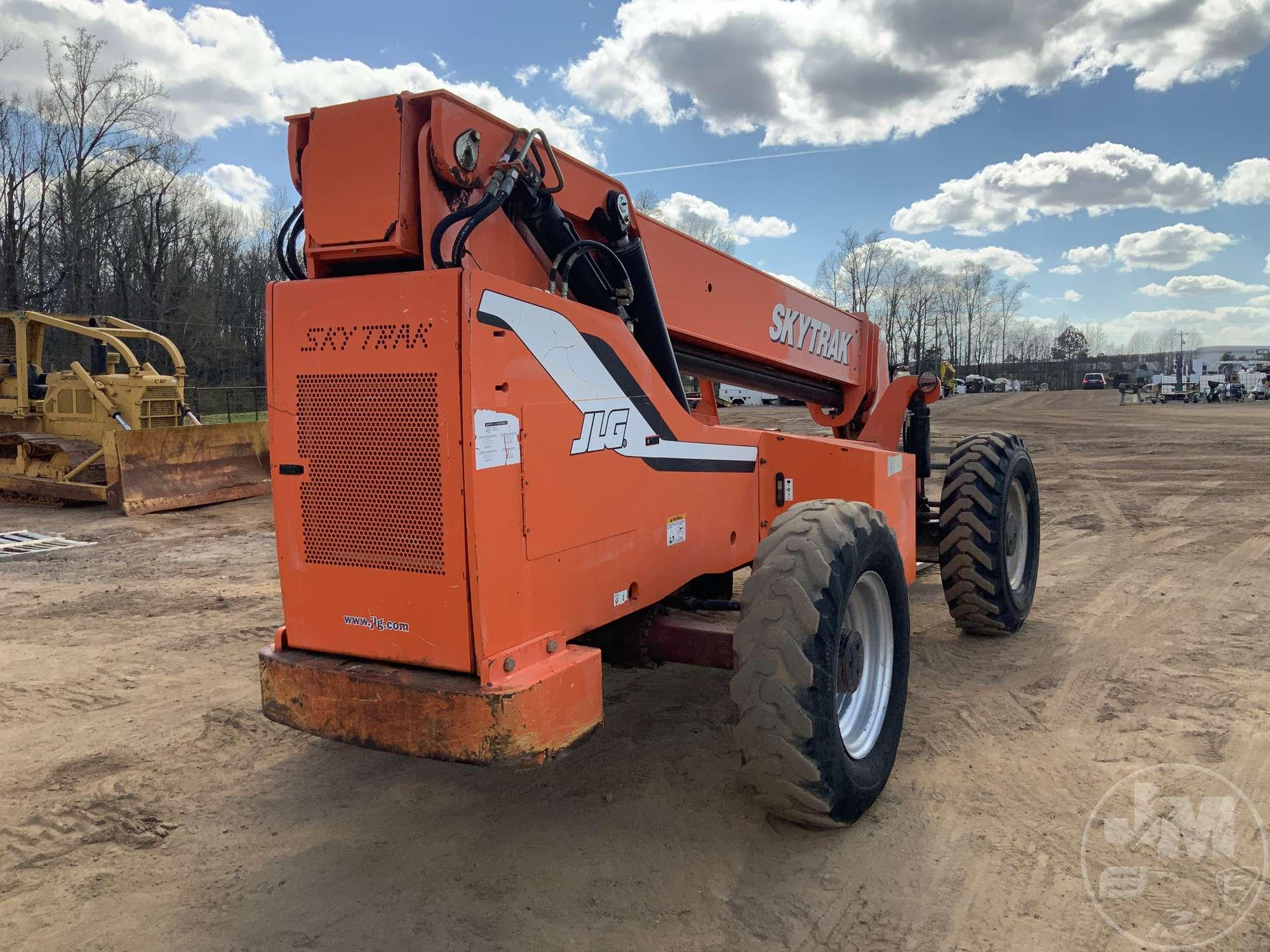 2005 SKYTRAK 8042 TELESCOPIC FORKLIFT SN: 0160007657