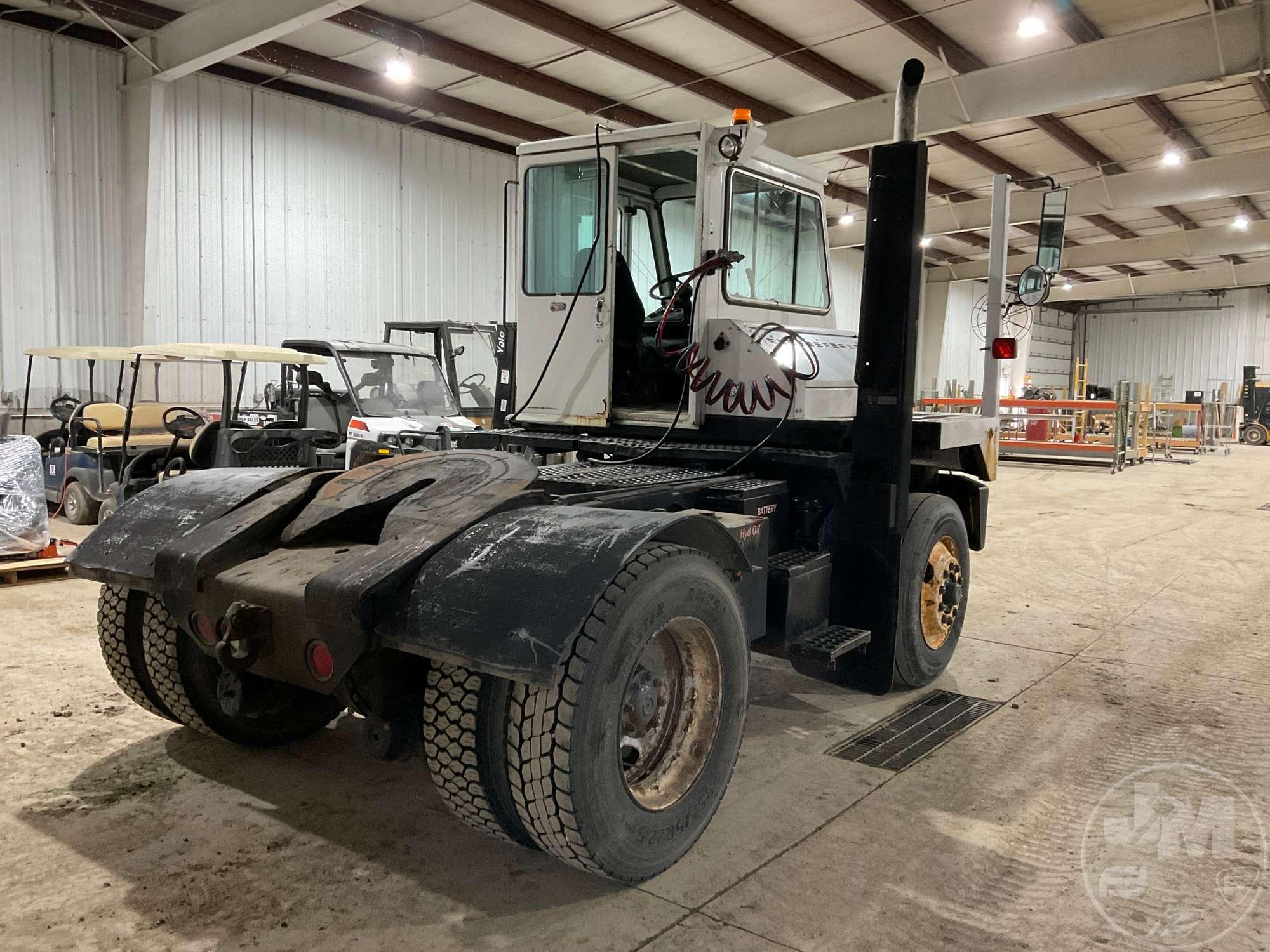 2000 OTTAWA TRUCK 30 SINGLE AXLE TOTER TRUCK VIN: 82926