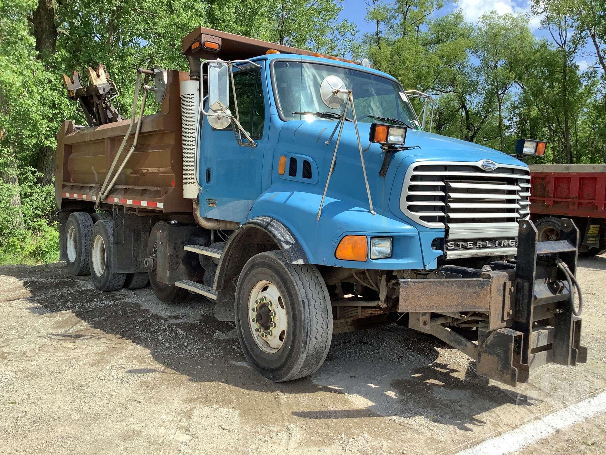 2005 STERLING TRUCK L9500 SERIES TRI-AXLE DUMP TRUCK VIN: 2FZHAZDA55AU22335