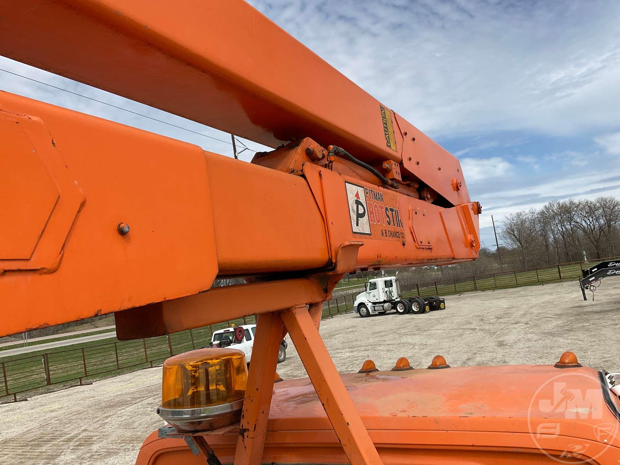 1988 CHEVROLET C7 S/A BUCKET TRUCK VIN: 1GBG7D1B0JV102361