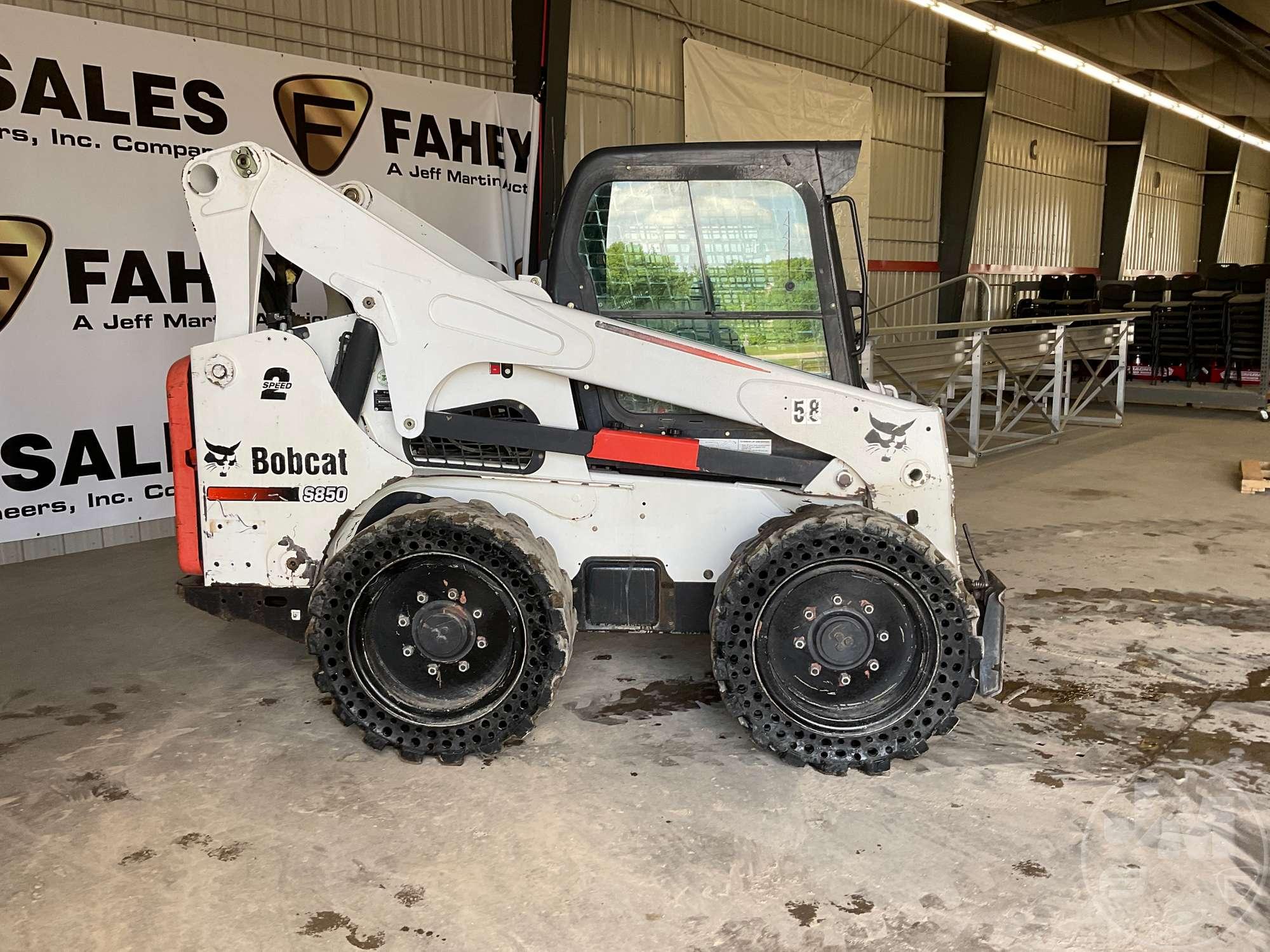 2012 BOBCAT S850 SKID STEER SN: ATF411649 CAB