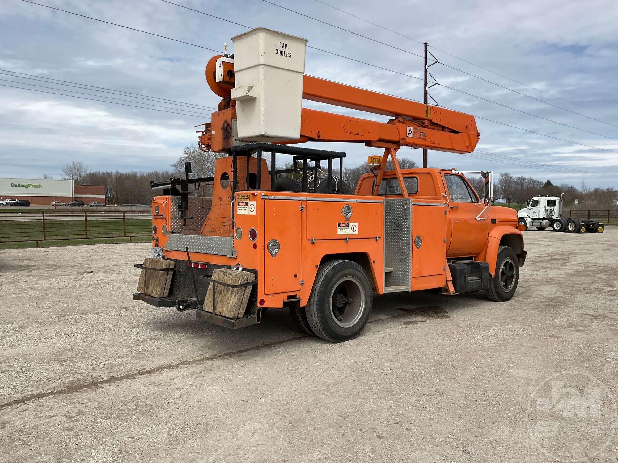 1988 CHEVROLET C7 S/A BUCKET TRUCK VIN: 1GBG7D1B0JV102361