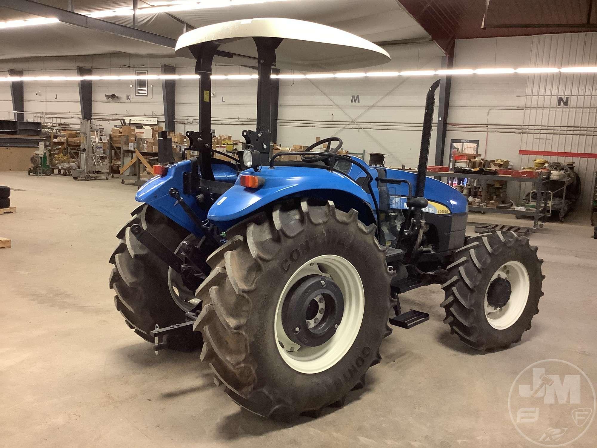 2013 NEW HOLLAND T5040 TRACTOR SN: ZDJN04308