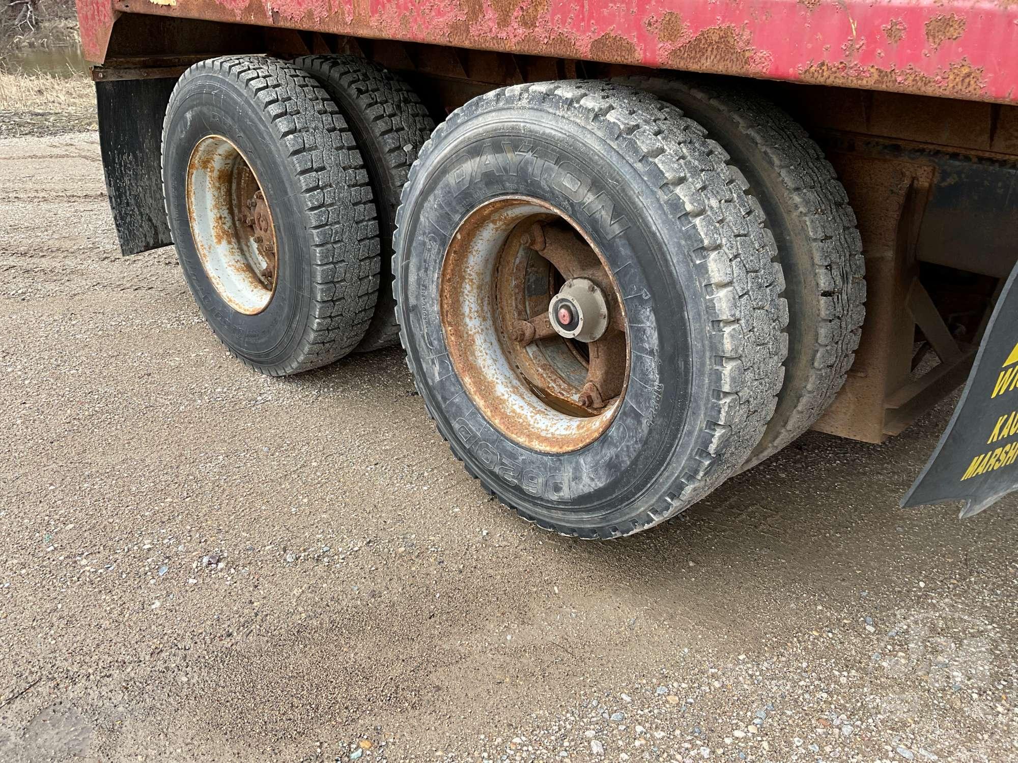 1992 FORD L8000 TANDEM AXLE DUMP TRUCK VIN: 1FDXR82A2NVA25805