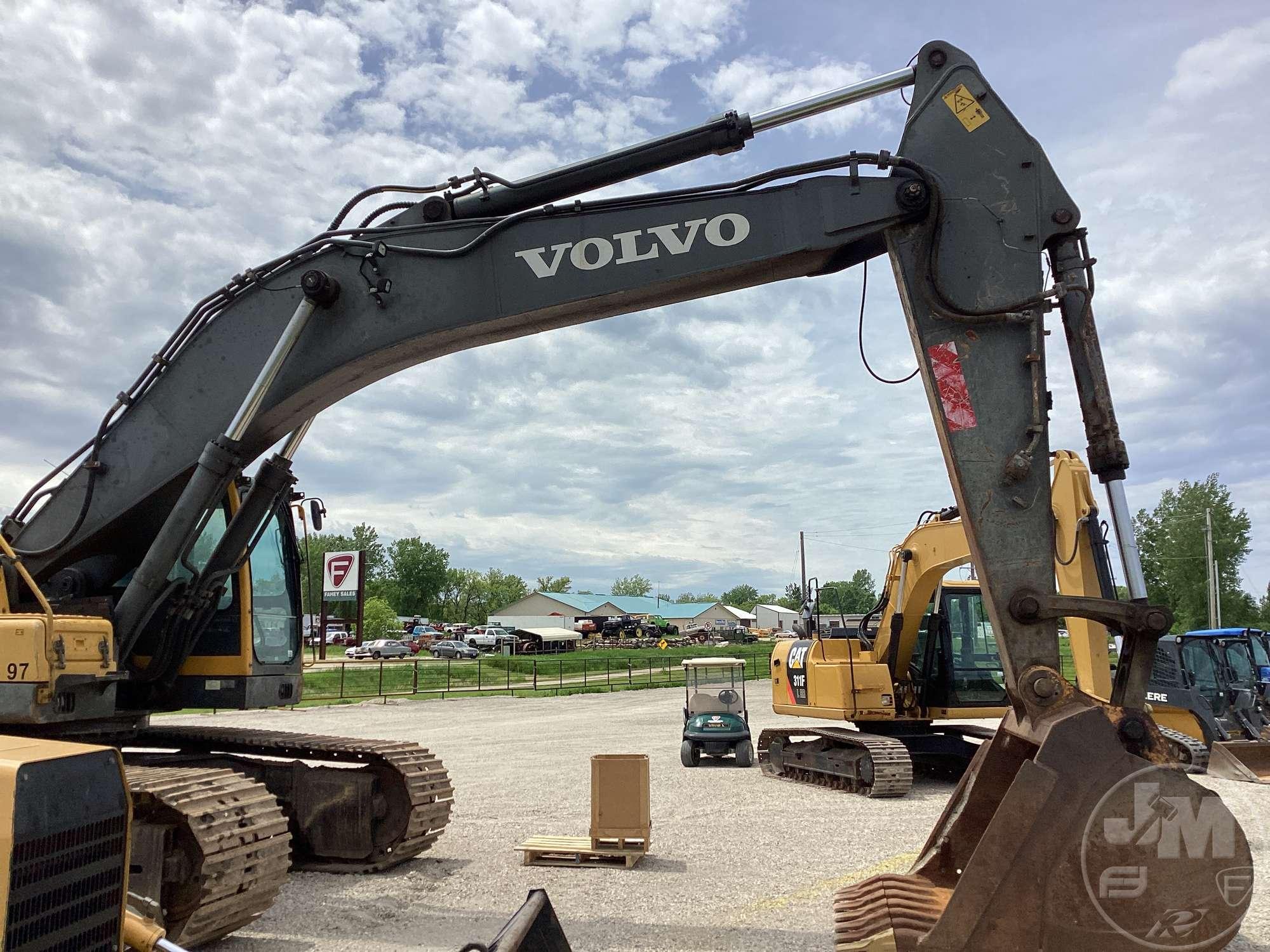 2005 VOLVO EC460BLC HYDRAULIC EXCAVATOR SN: EC460V11085