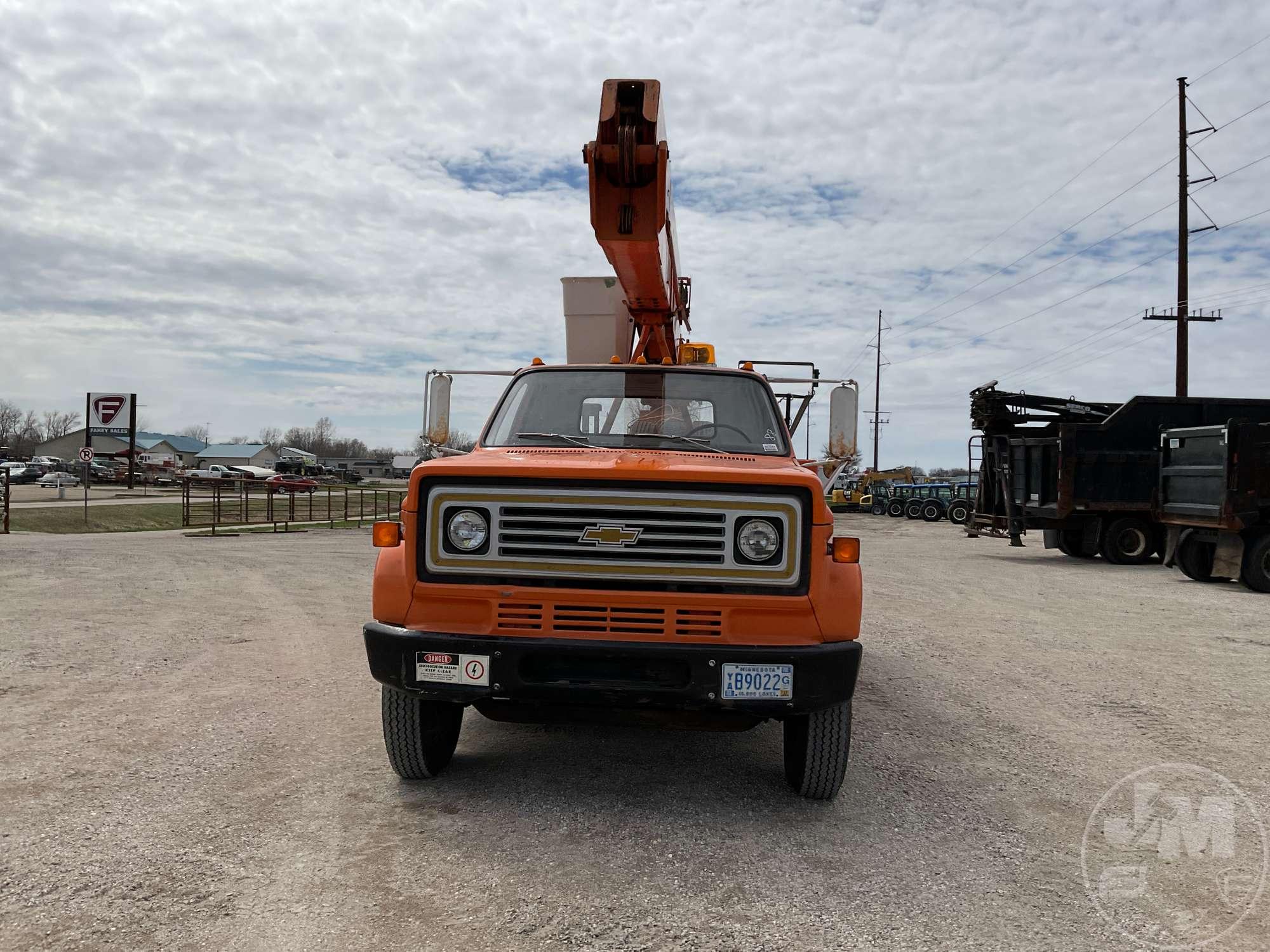 1988 CHEVROLET C7 S/A BUCKET TRUCK VIN: 1GBG7D1B0JV102361