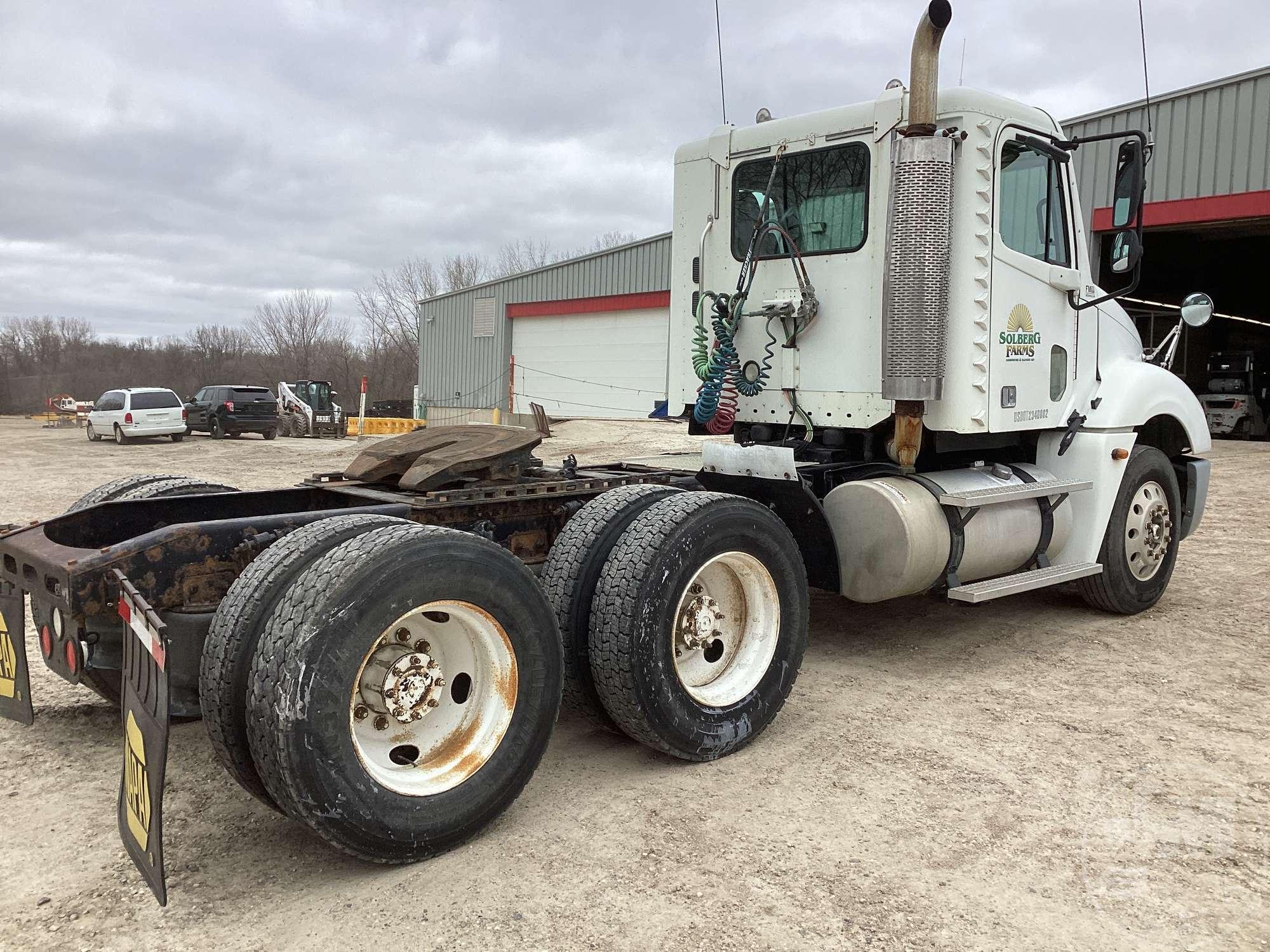 2005 FREIGHTLINER COLUMBIA VIN: 1FUJA6CK95LV15028 TANDEM AXLE DAY CAB TRUCK TRACTOR