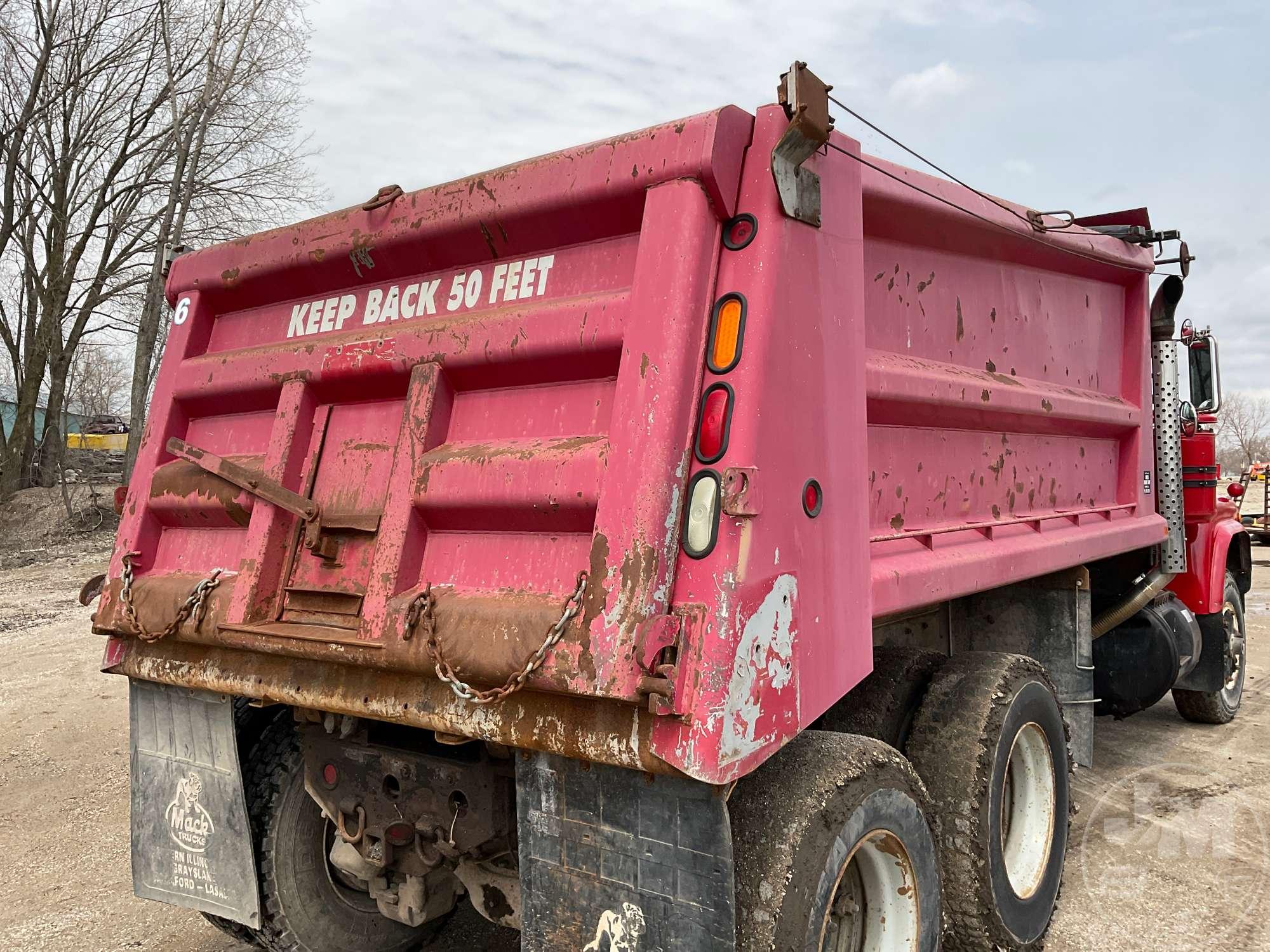 1987 MACK RD685S TANDEM AXLE DUMP TRUCK VIN: 1M2P132C5HA011873