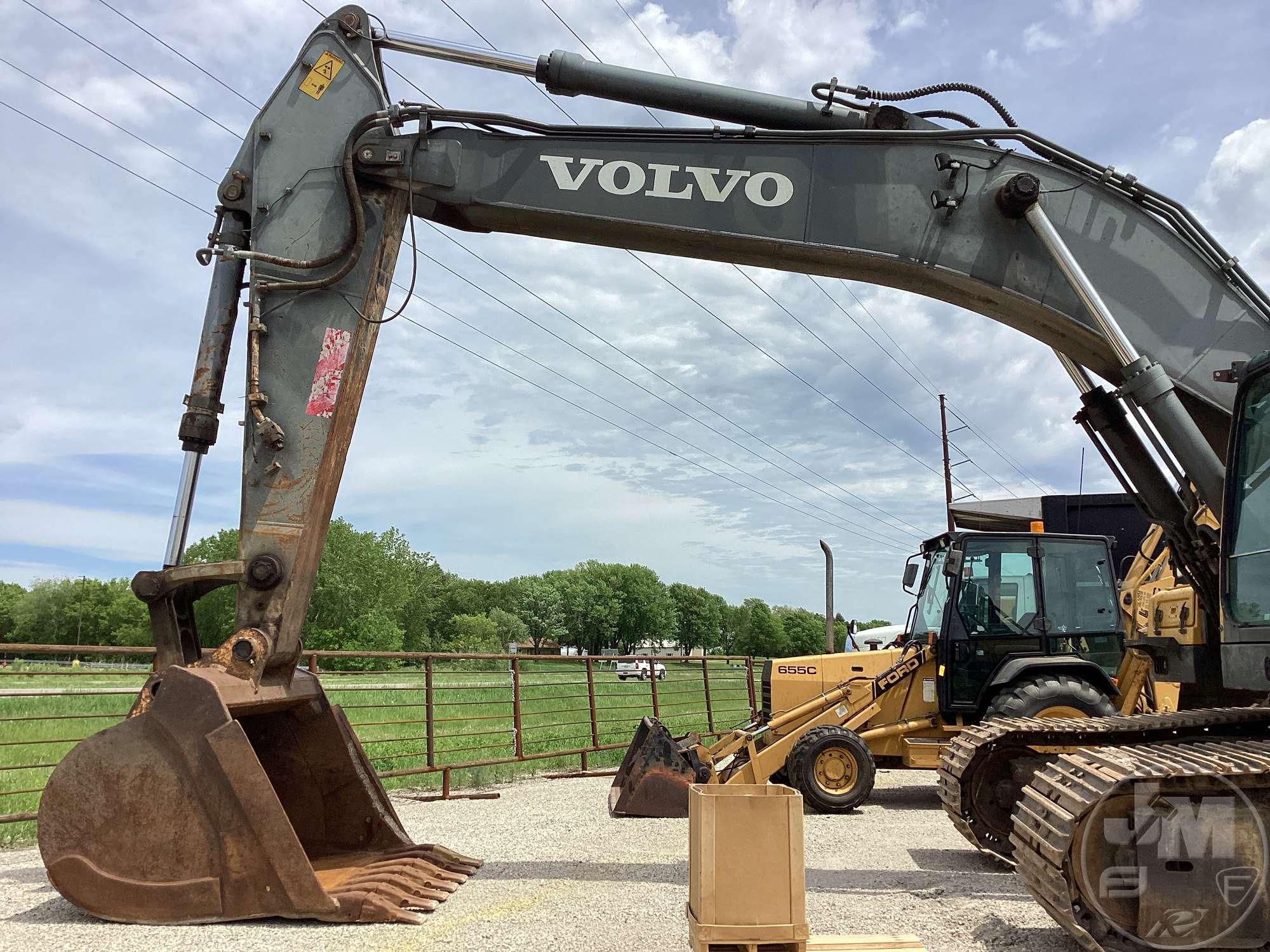 2005 VOLVO EC460BLC HYDRAULIC EXCAVATOR SN: EC460V11085