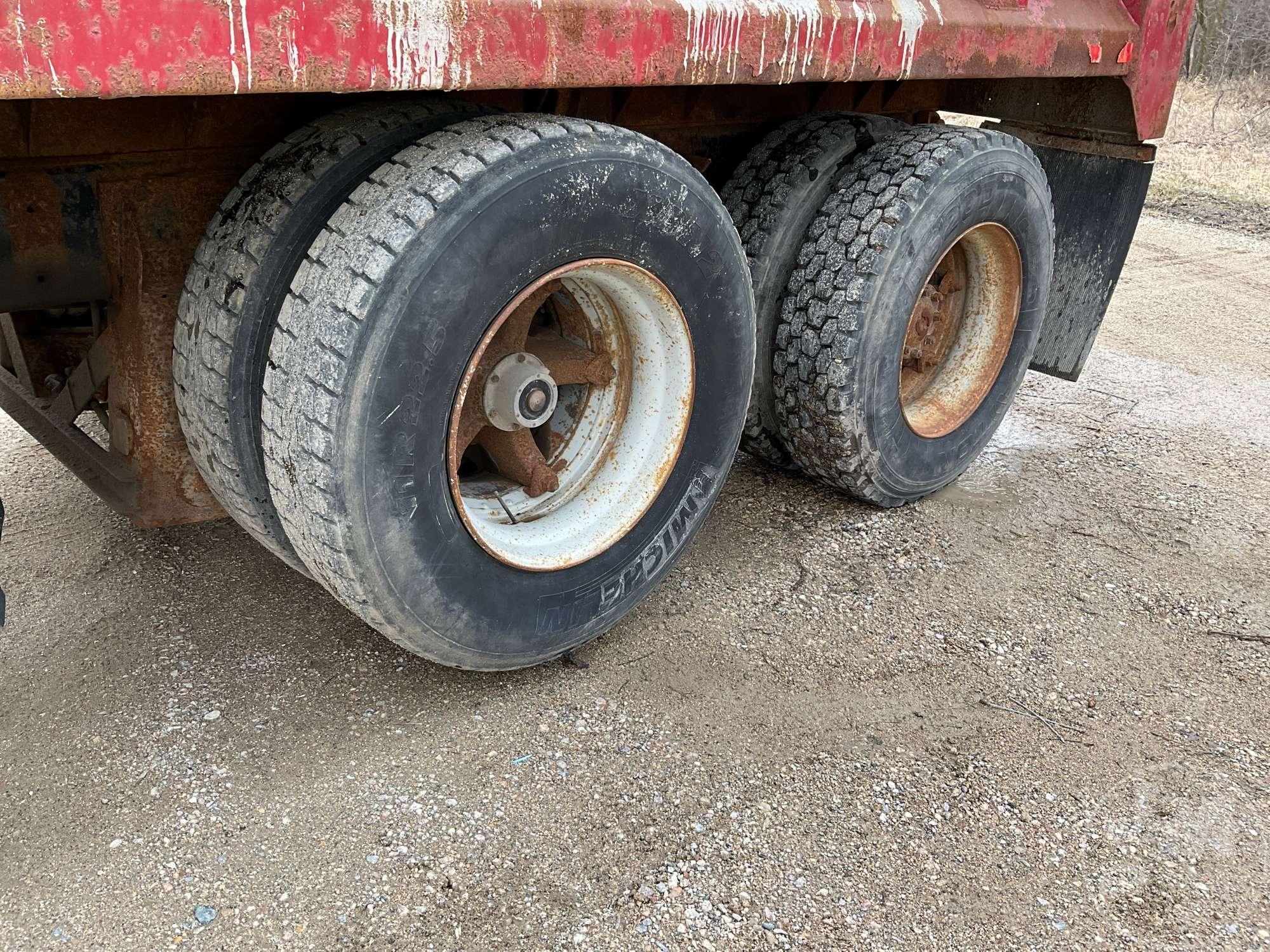 1992 FORD L8000 TANDEM AXLE DUMP TRUCK VIN: 1FDXR82A2NVA25805