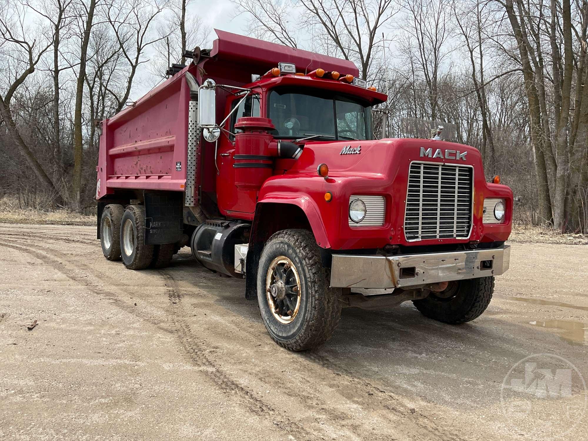 1987 MACK RD685S TANDEM AXLE DUMP TRUCK VIN: 1M2P132C5HA011873