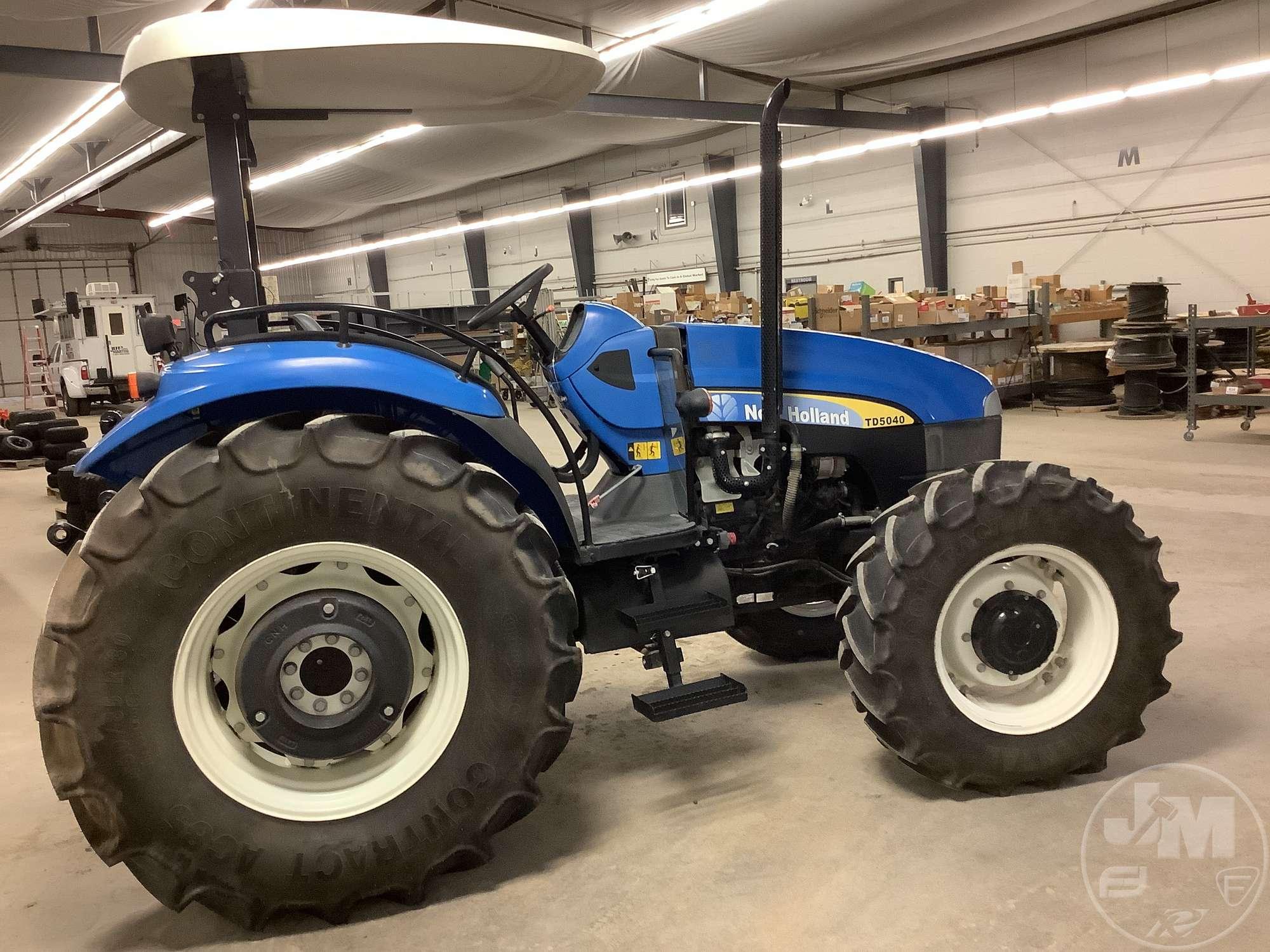 2013 NEW HOLLAND T5040 TRACTOR SN: ZDJN04308