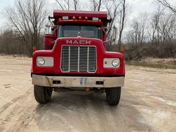 1987 MACK RD685S TANDEM AXLE DUMP TRUCK VIN: 1M2P132C5HA011873