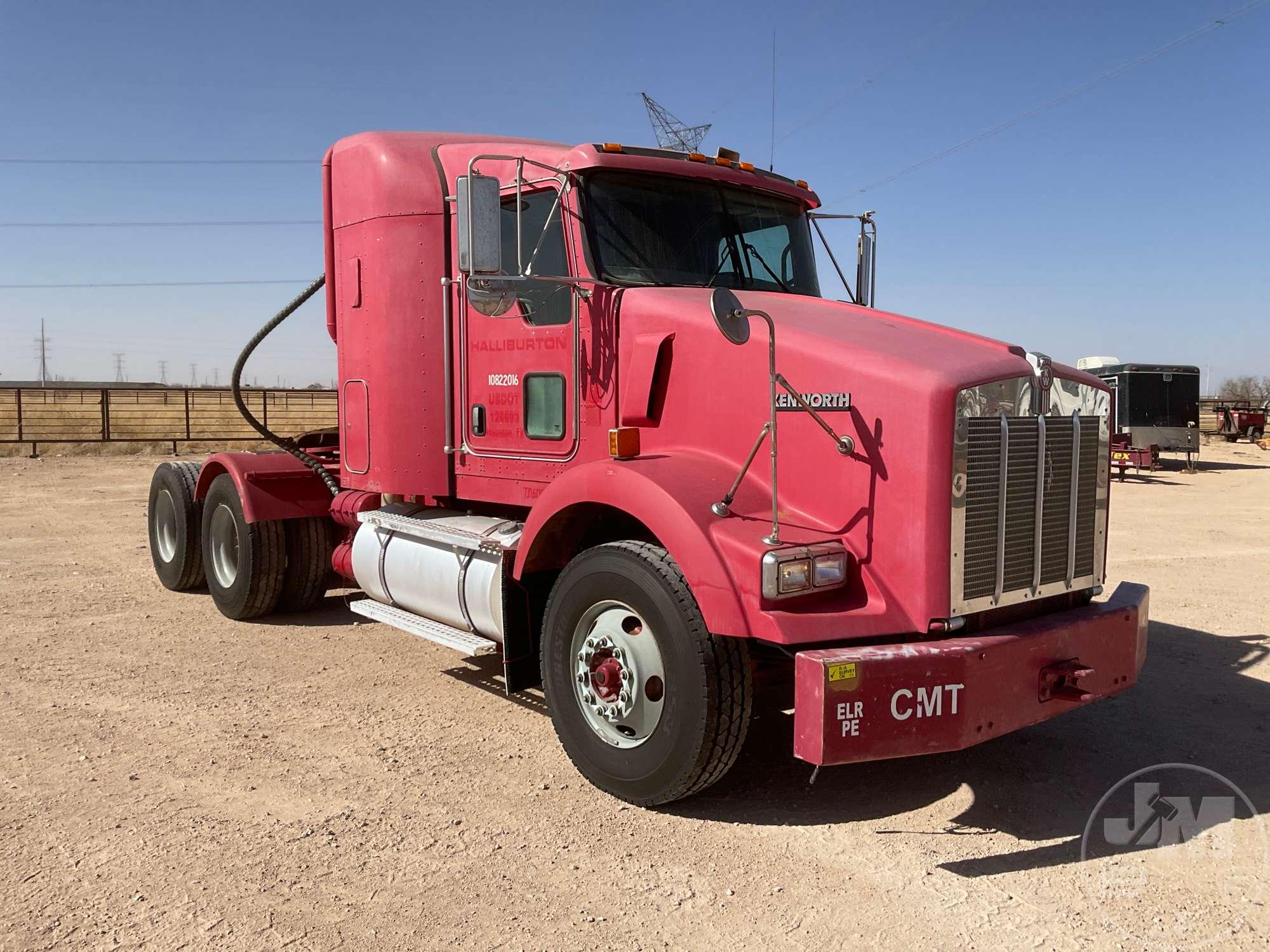 2007 KENWORTH T800 VIN: 1XKDDT9X87J160823 TANDEM AXLE TRUCK TRACTOR