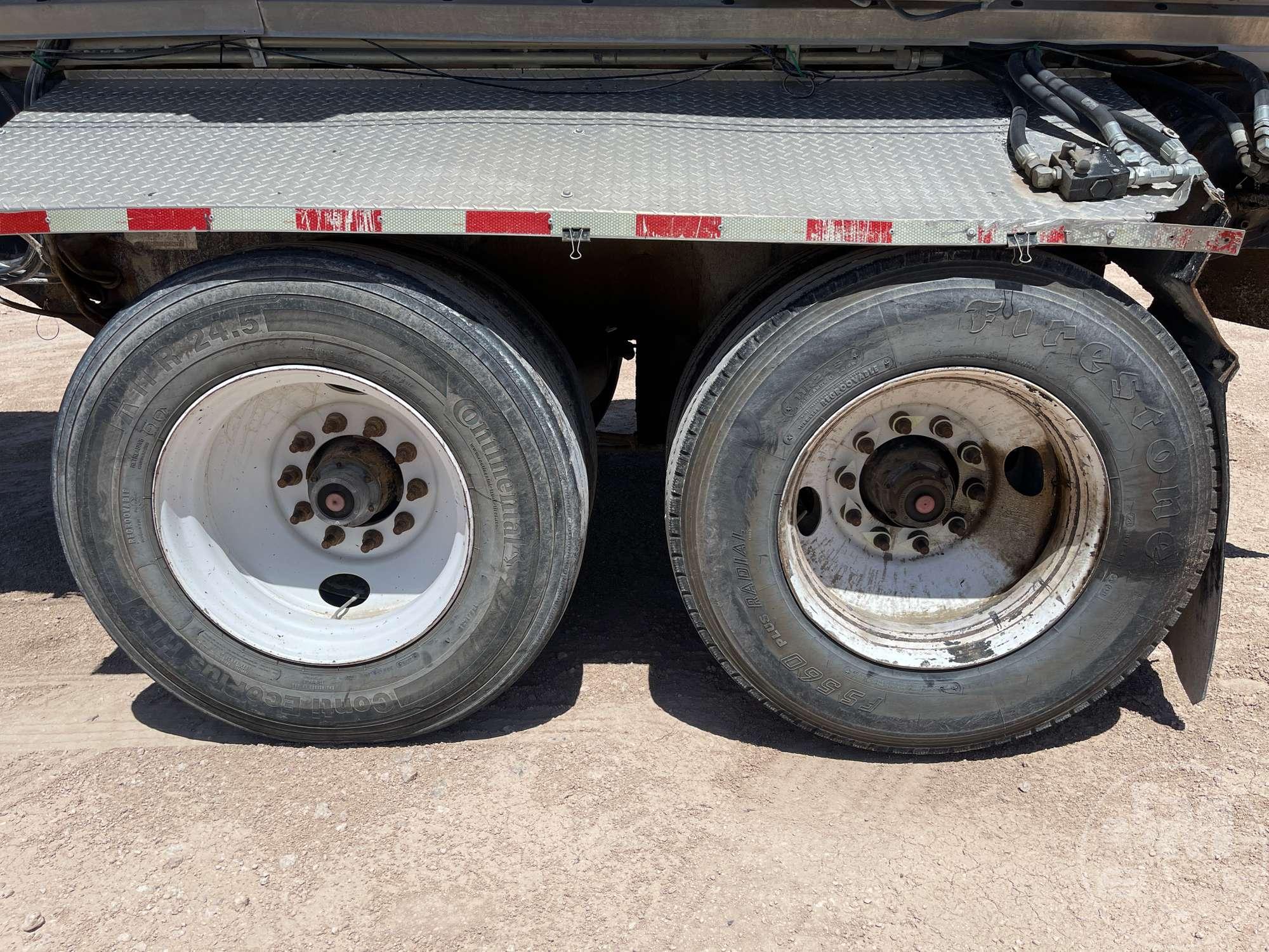 2012 ETNYRE 38' DUMP TRAILER VIN: 1E9V17281CE111212