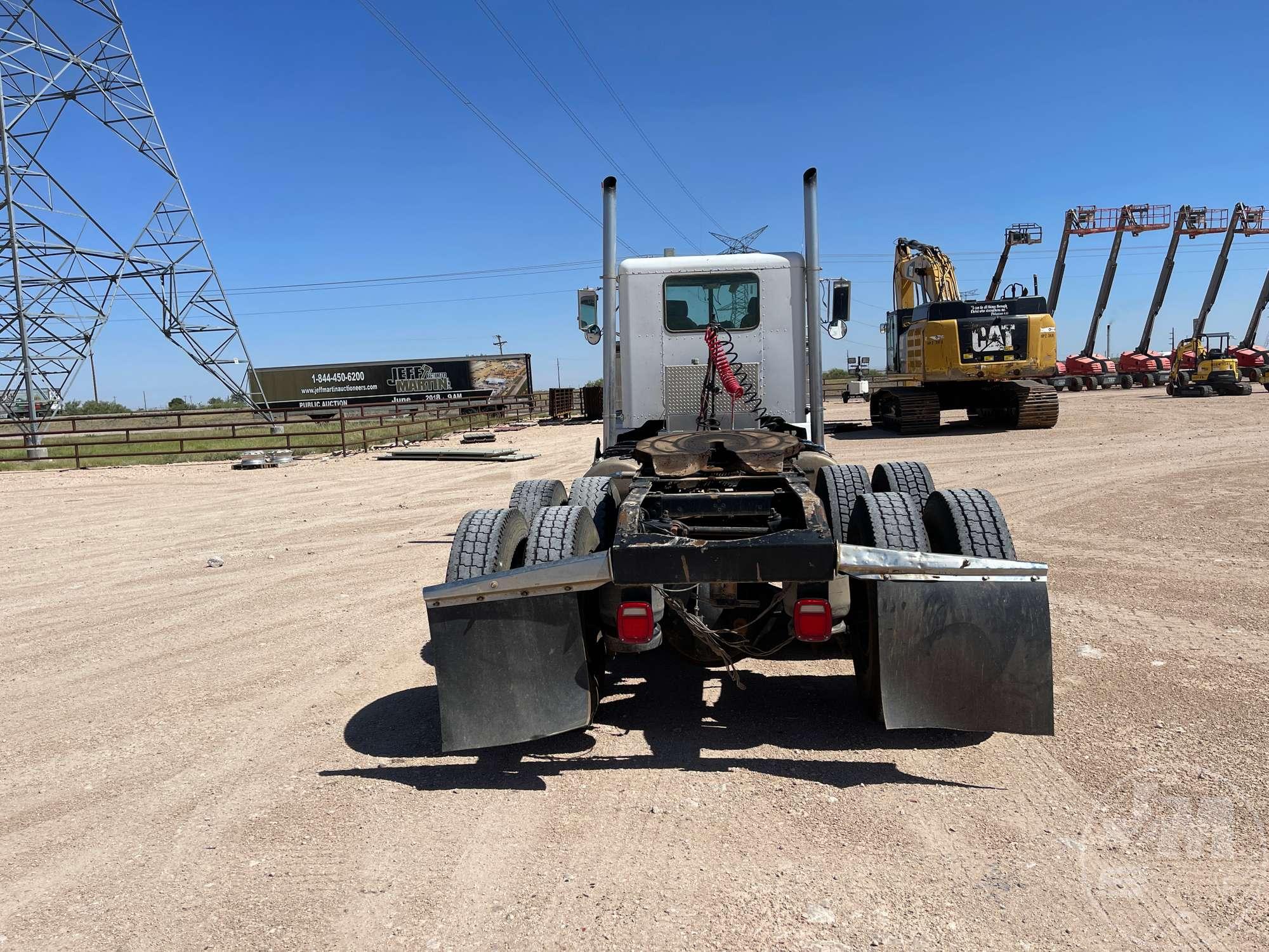 1992 PETERBILT 567 VIN: 1XPCDB9X8NN317160 TANDEM AXLE DAY CAB TRUCK TRACTOR